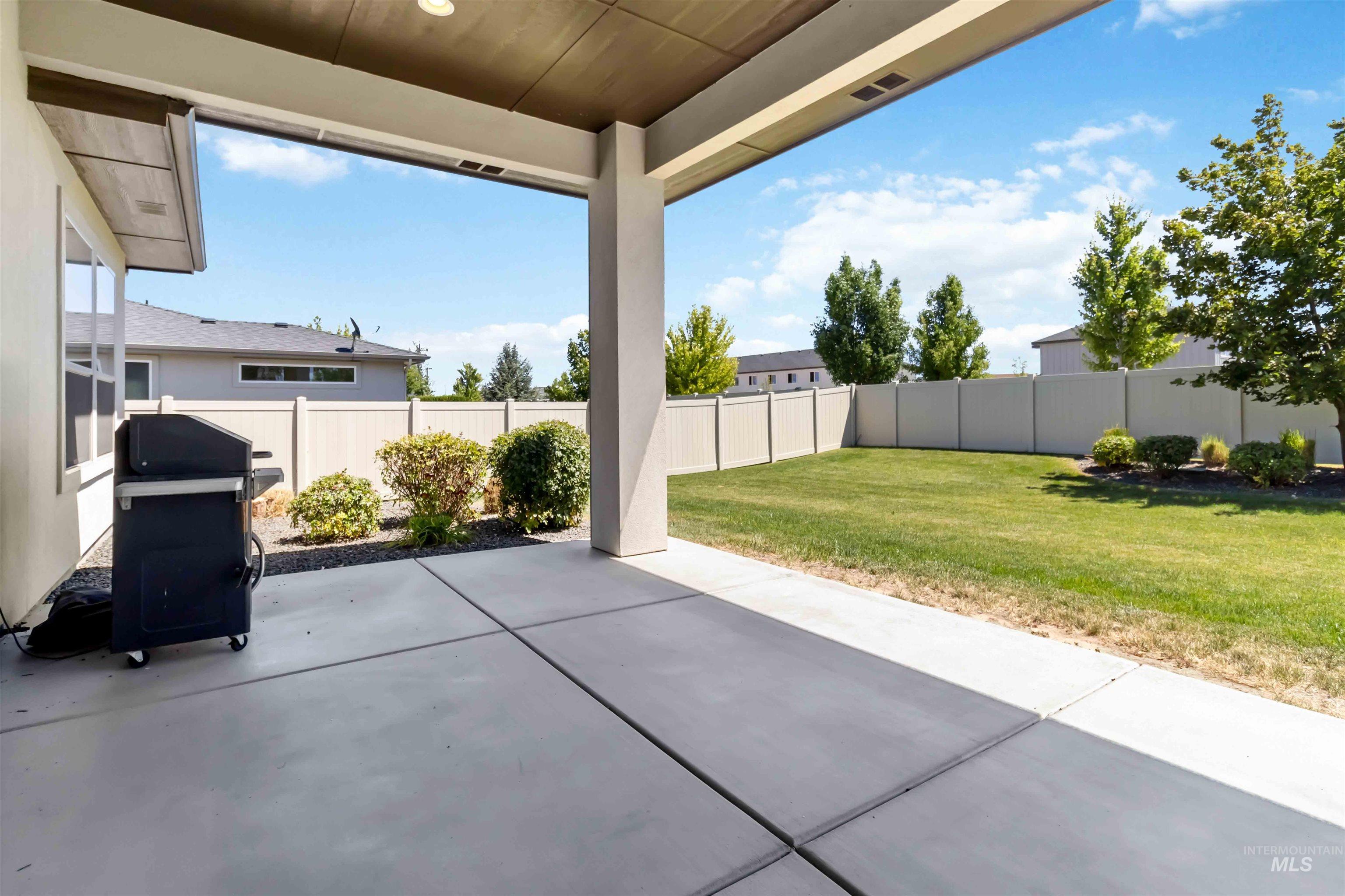 511 W Oak Springs Dr Property Photo 44