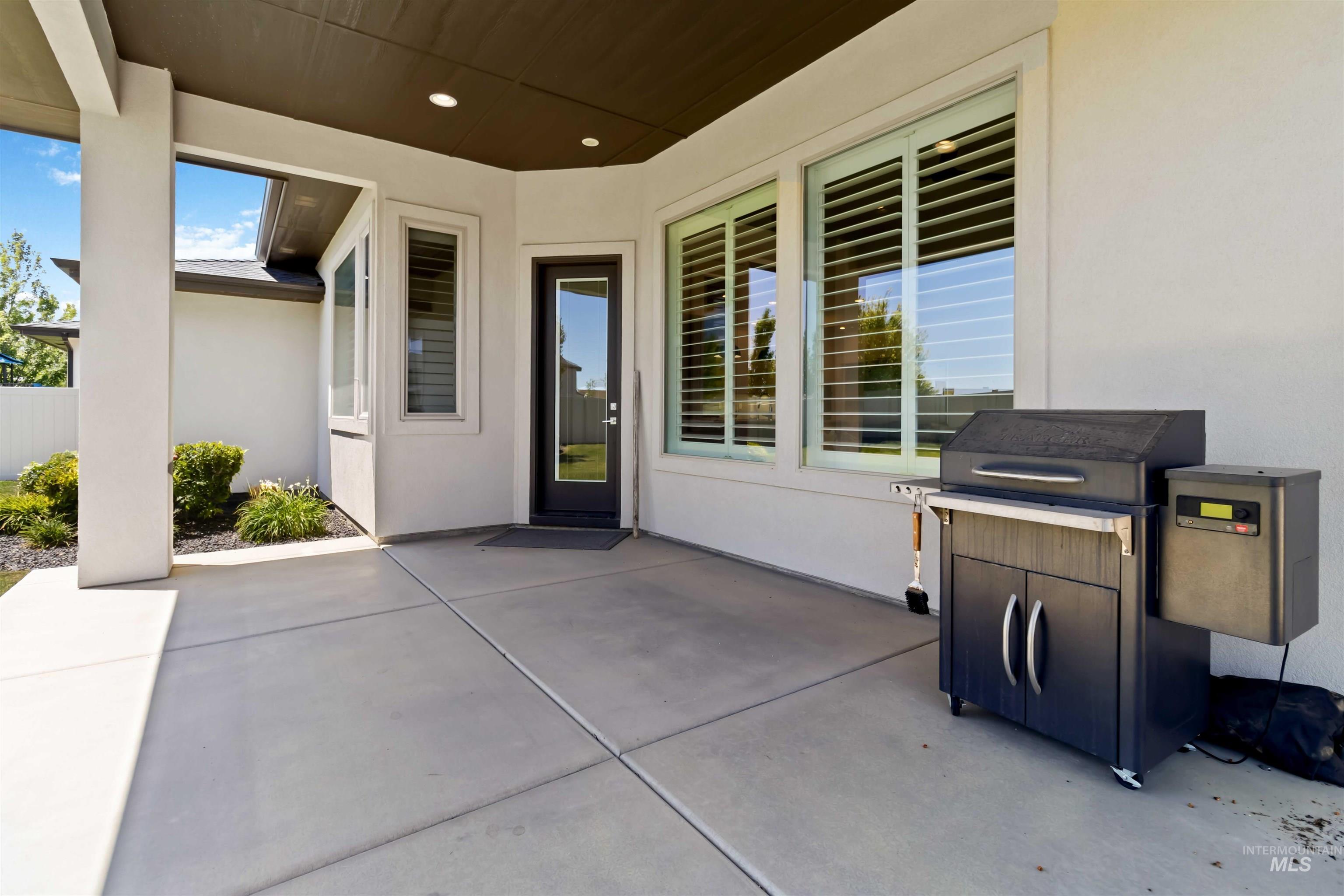 511 W Oak Springs Dr Property Photo 45