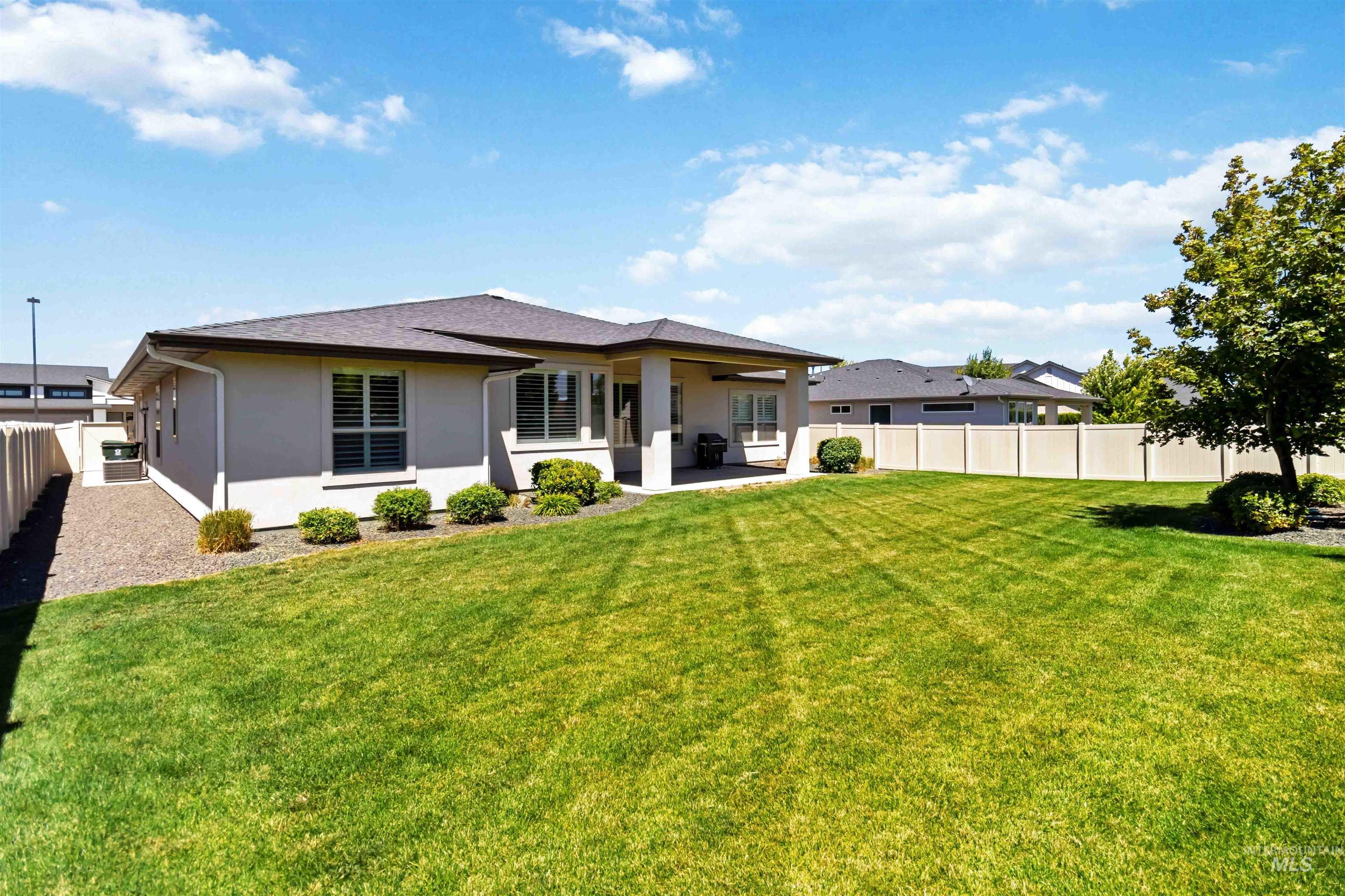 511 W Oak Springs Dr Property Photo 49