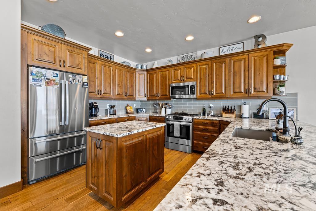 7 Boulder View Place Property Photo 8