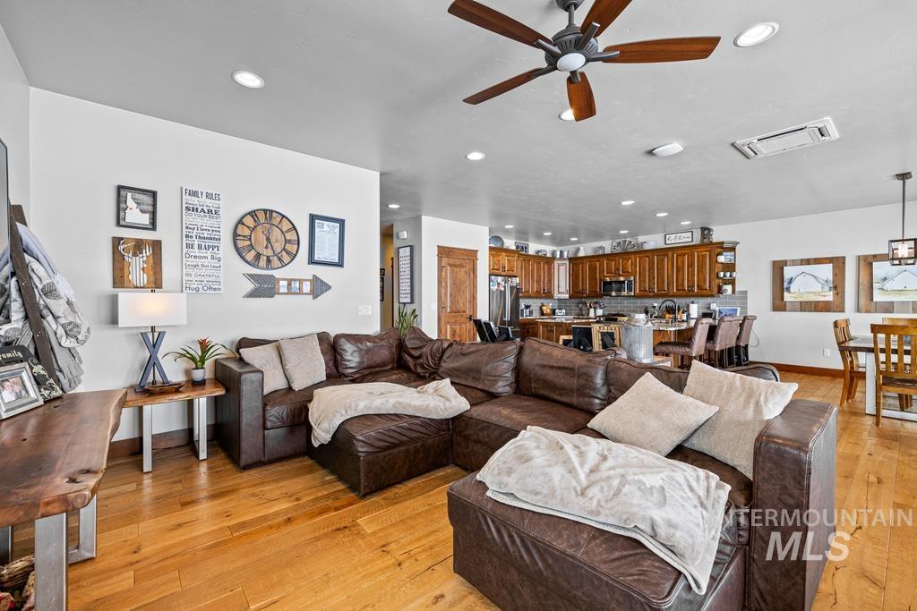 7 Boulder View Place Property Photo 16