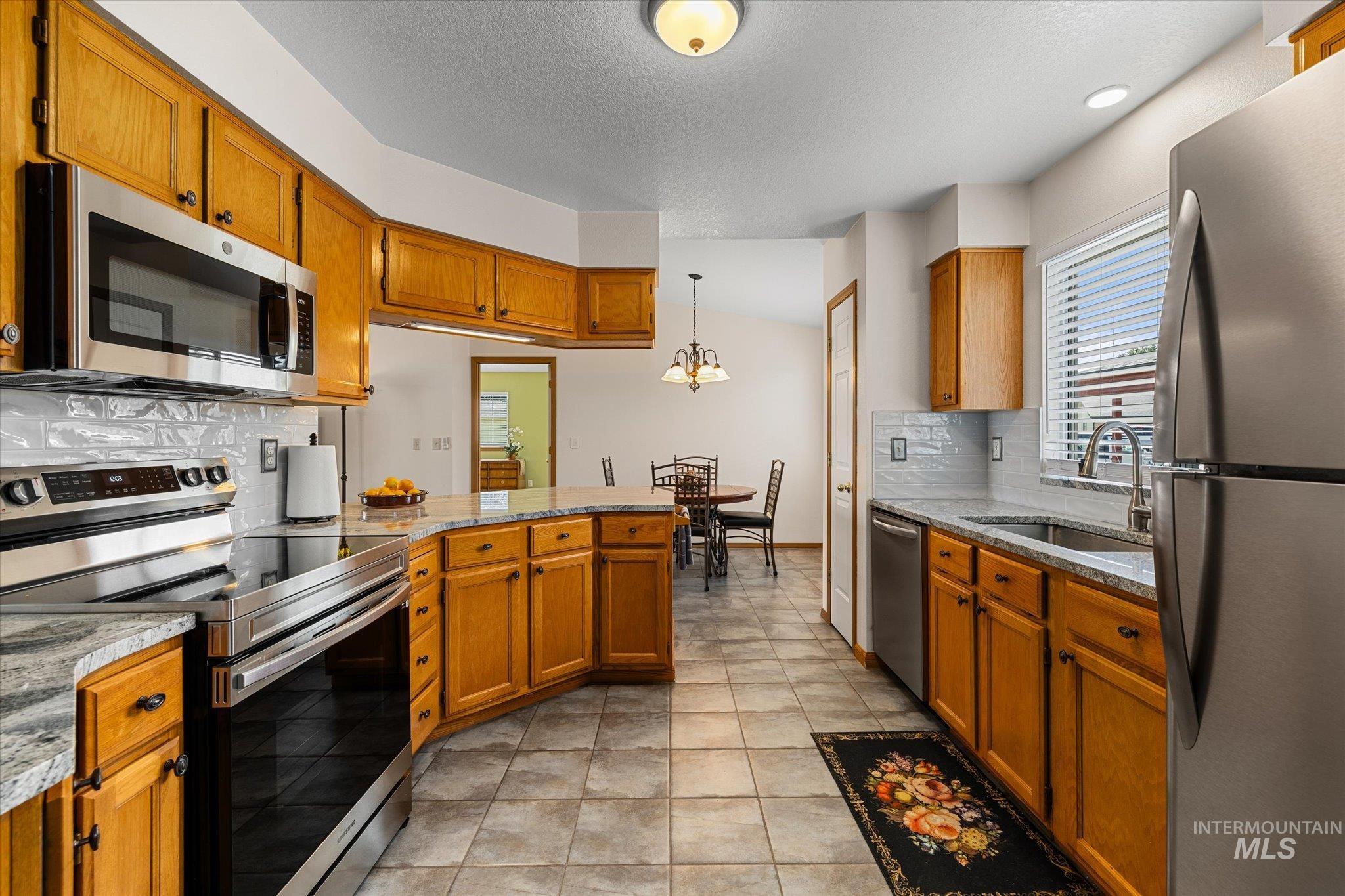 1100 Burnet Dr #602 Property Photo 16