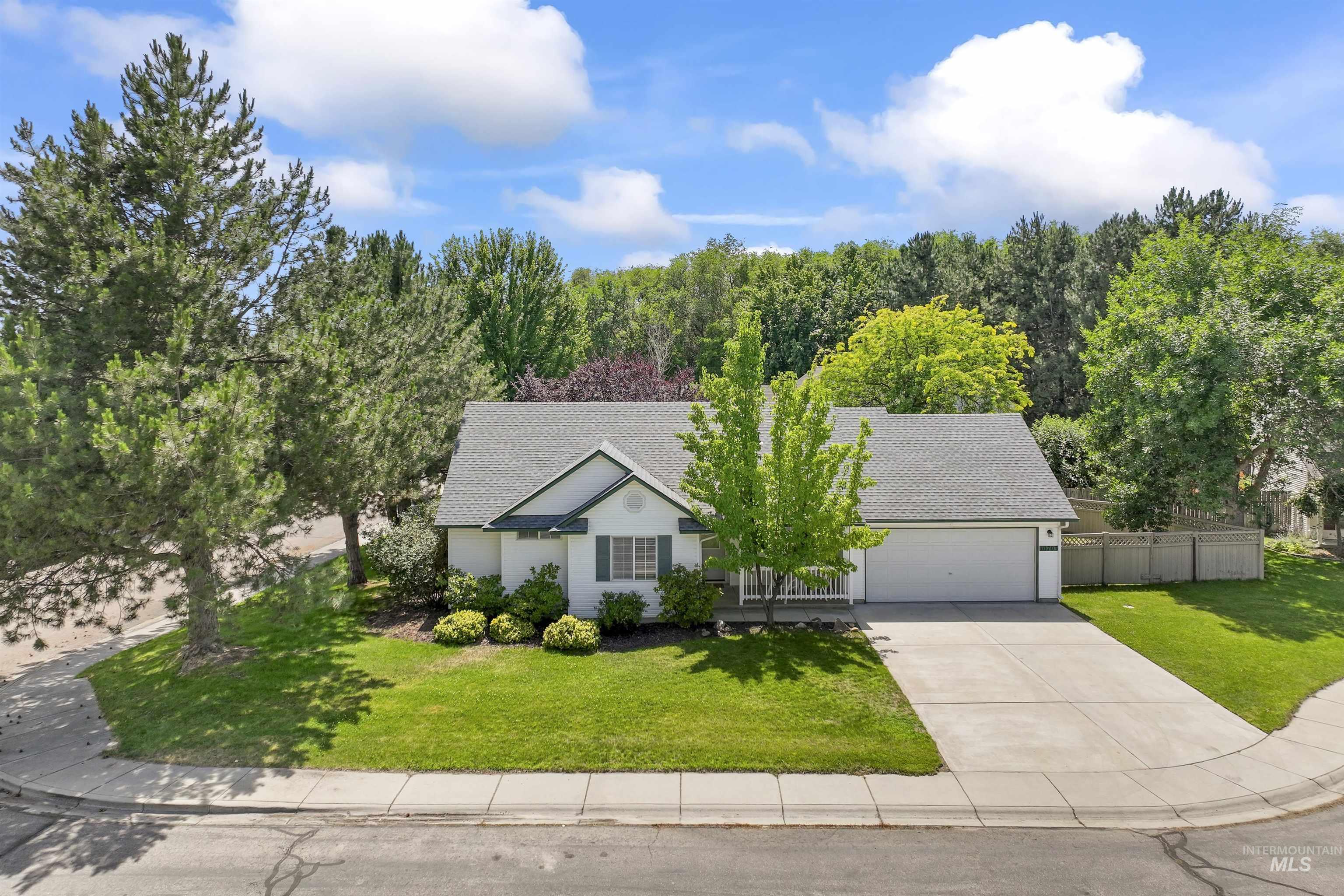 10703 W Stonecrop Ct Property Photo 2