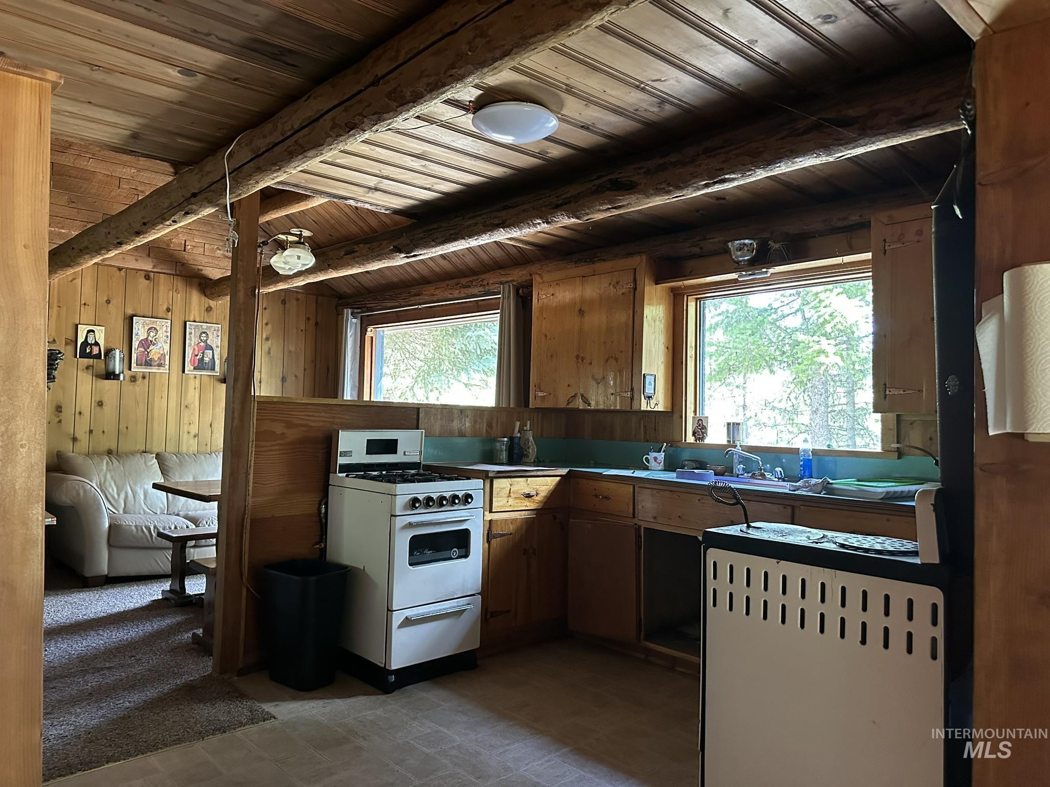 5 Fir Property Photo 3