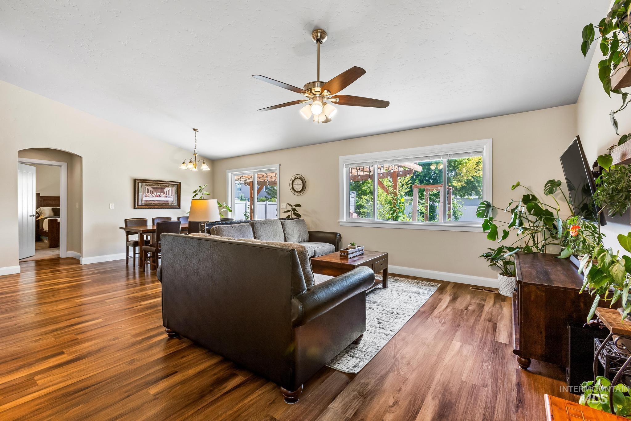 5967 W Los Flores Property Photo 4