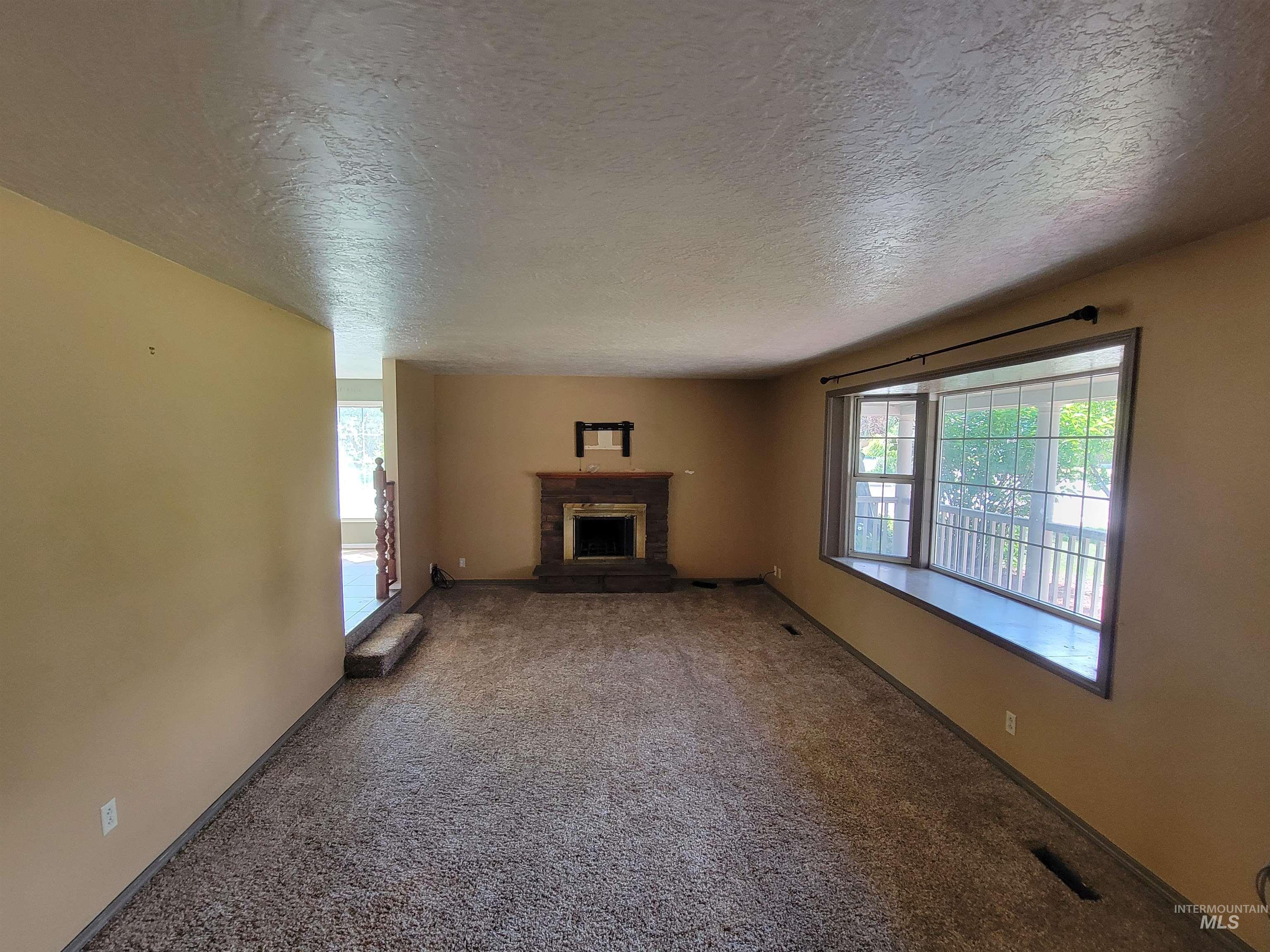 706 N Sunrise Blvd Property Photo 4
