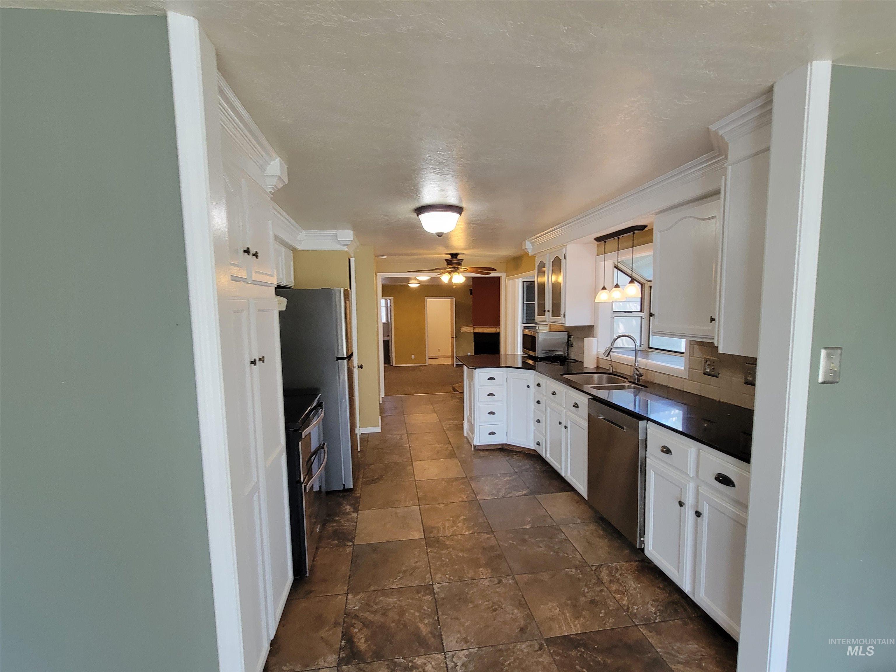 706 N Sunrise Blvd Property Photo 8