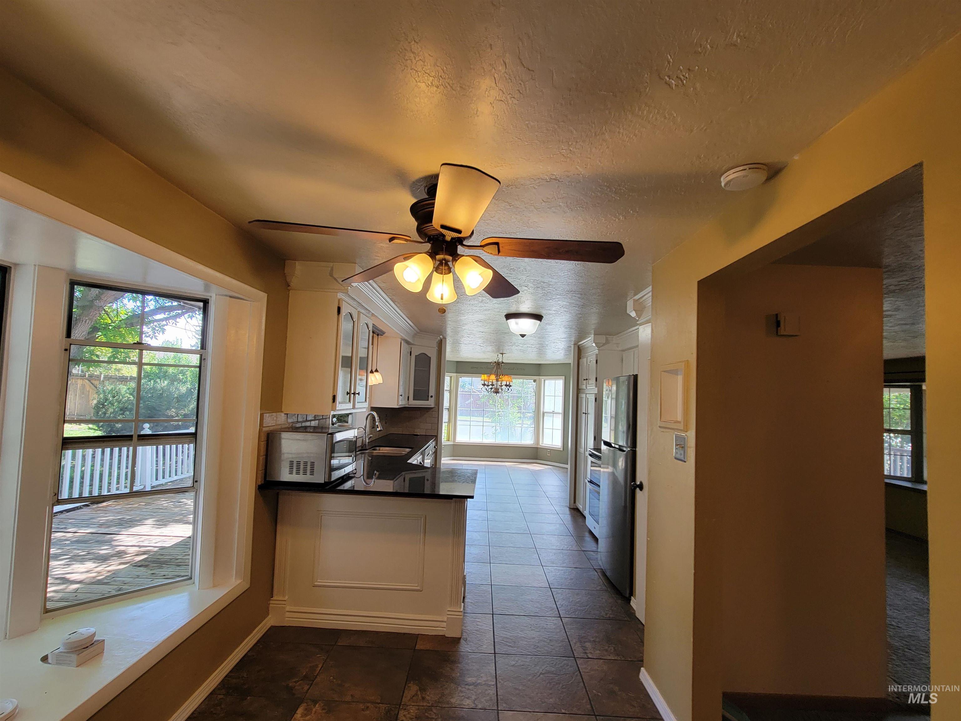 706 N Sunrise Blvd Property Photo 9