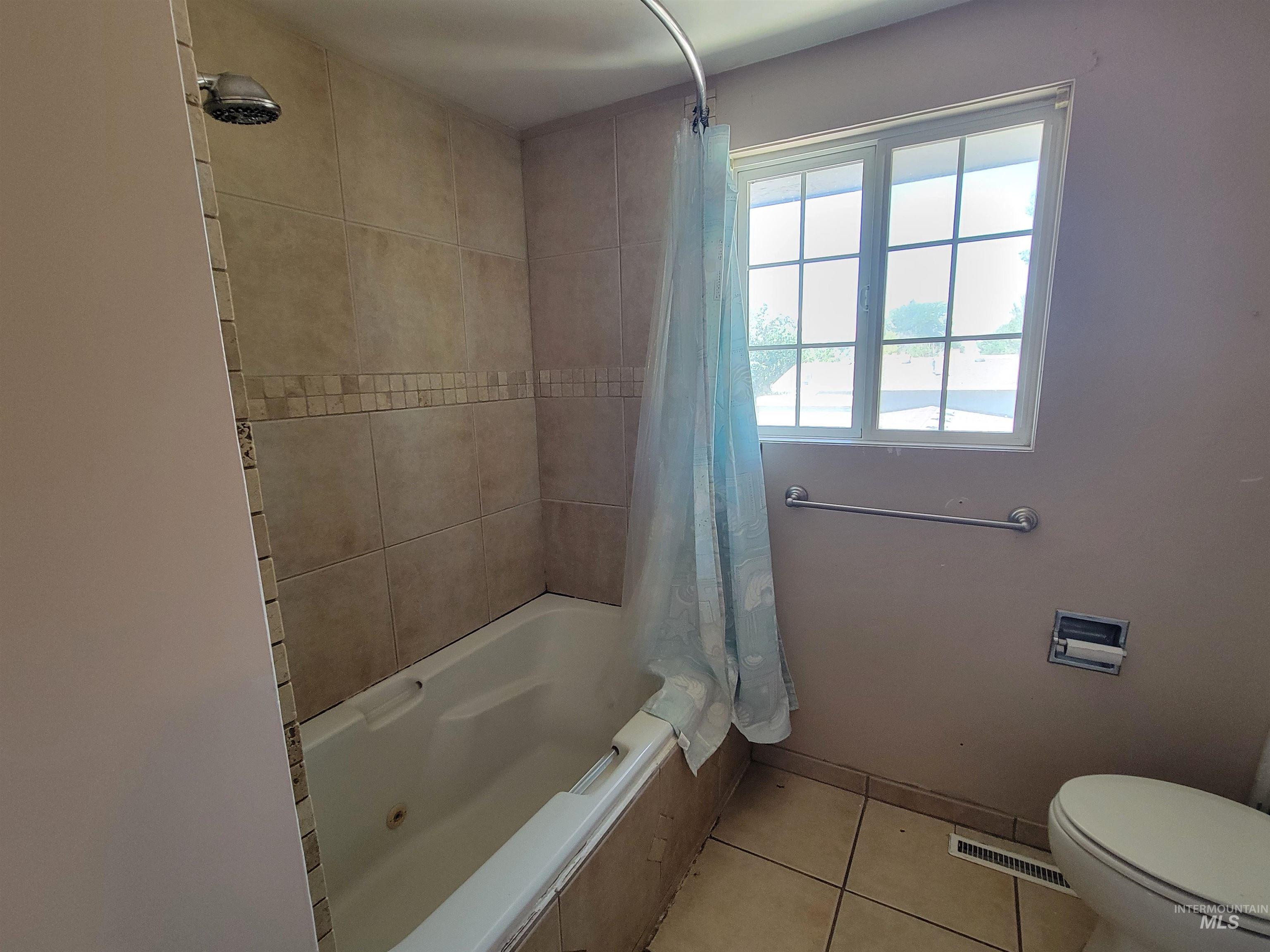 706 N Sunrise Blvd Property Photo 17