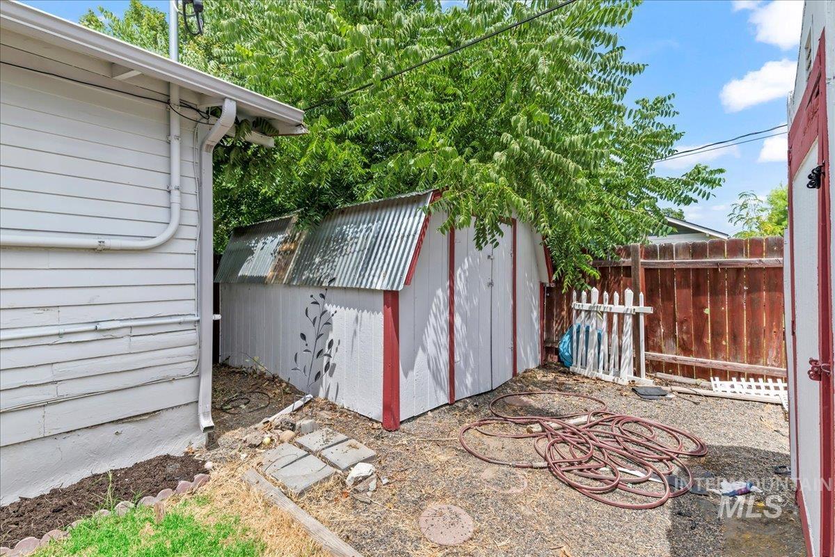 1024 10th Ave S Property Photo 30