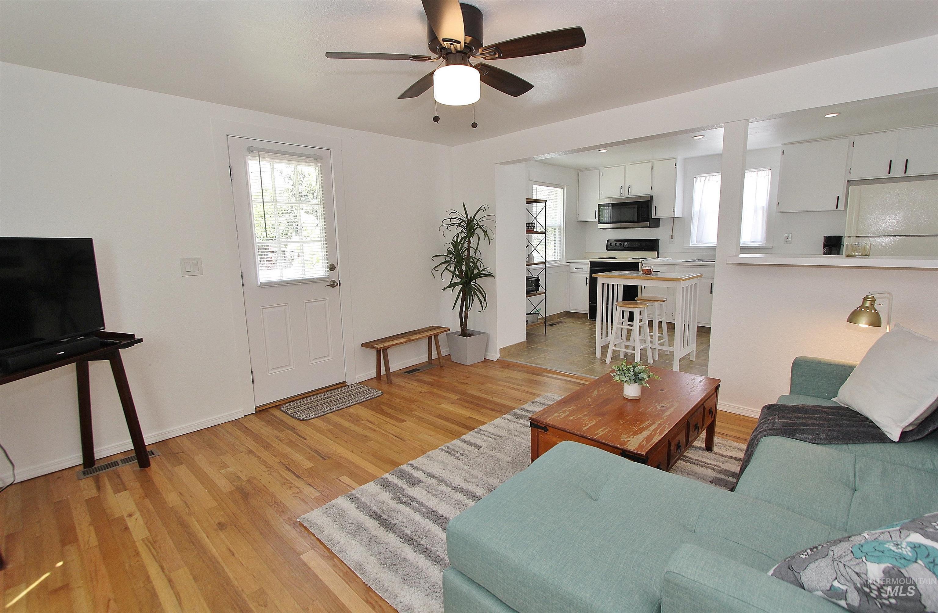 2713 W Wymer St Property Photo 6
