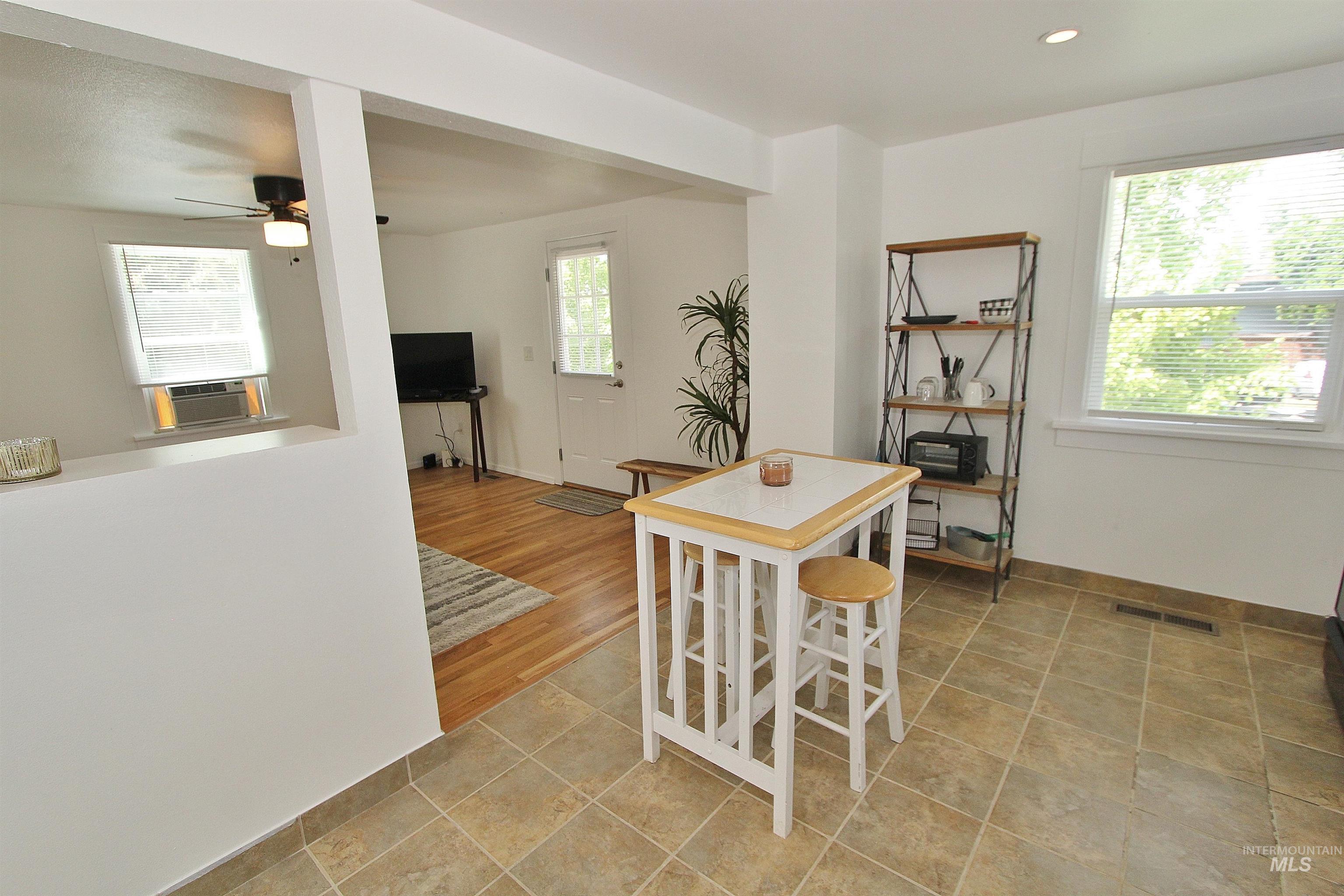 2713 W Wymer St Property Photo 8
