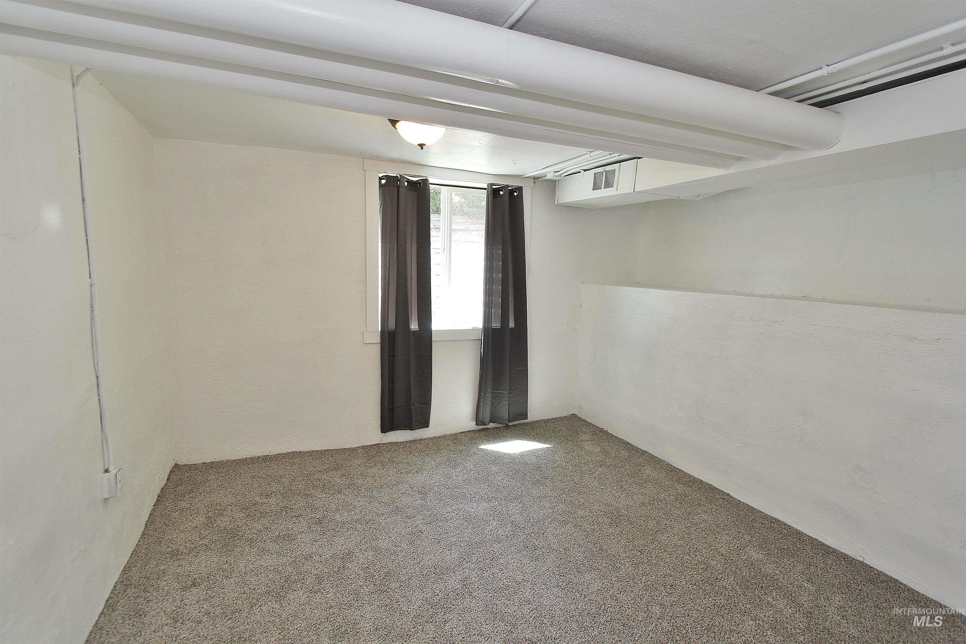 2713 W Wymer St Property Photo 15