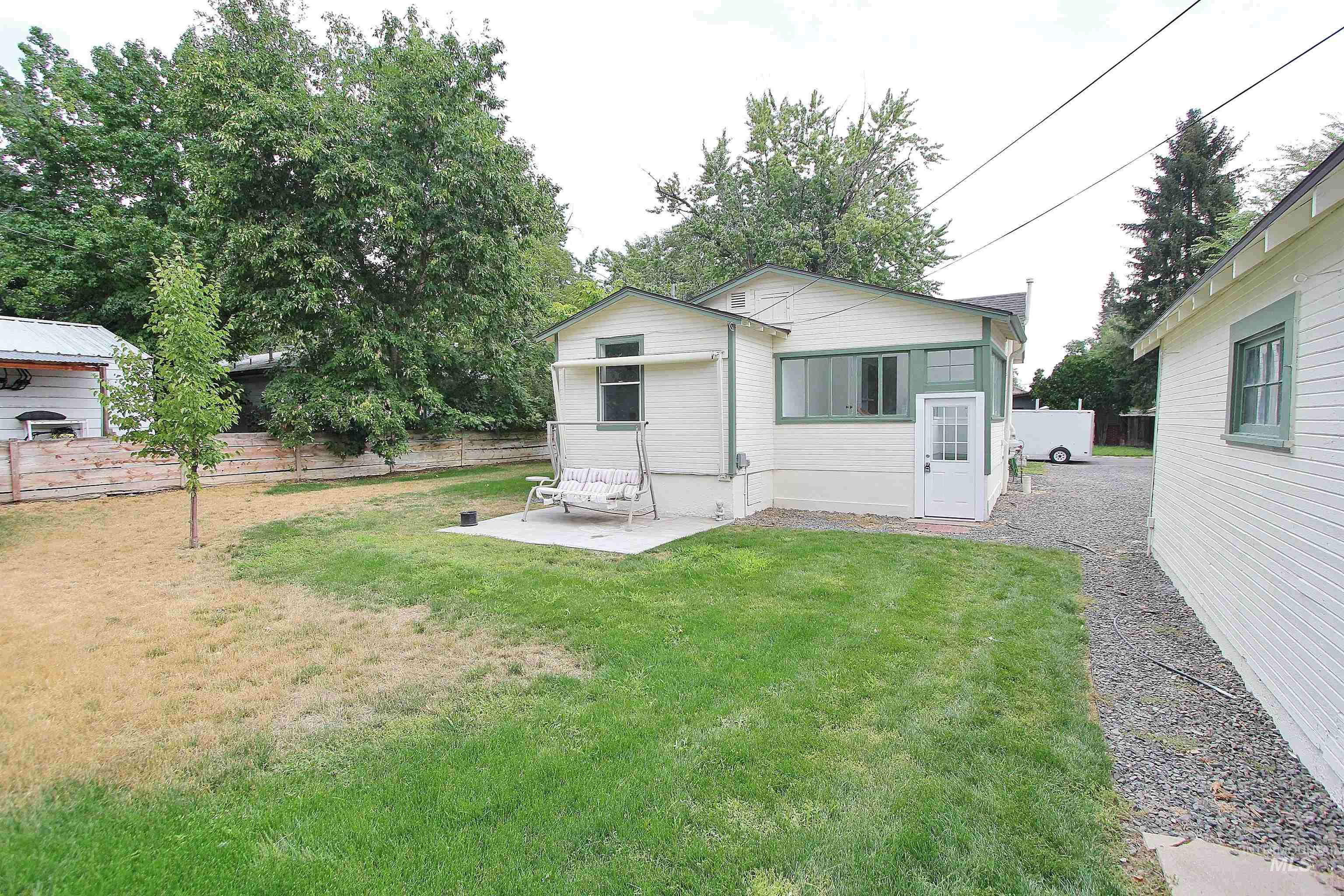 2713 W Wymer St Property Photo 19