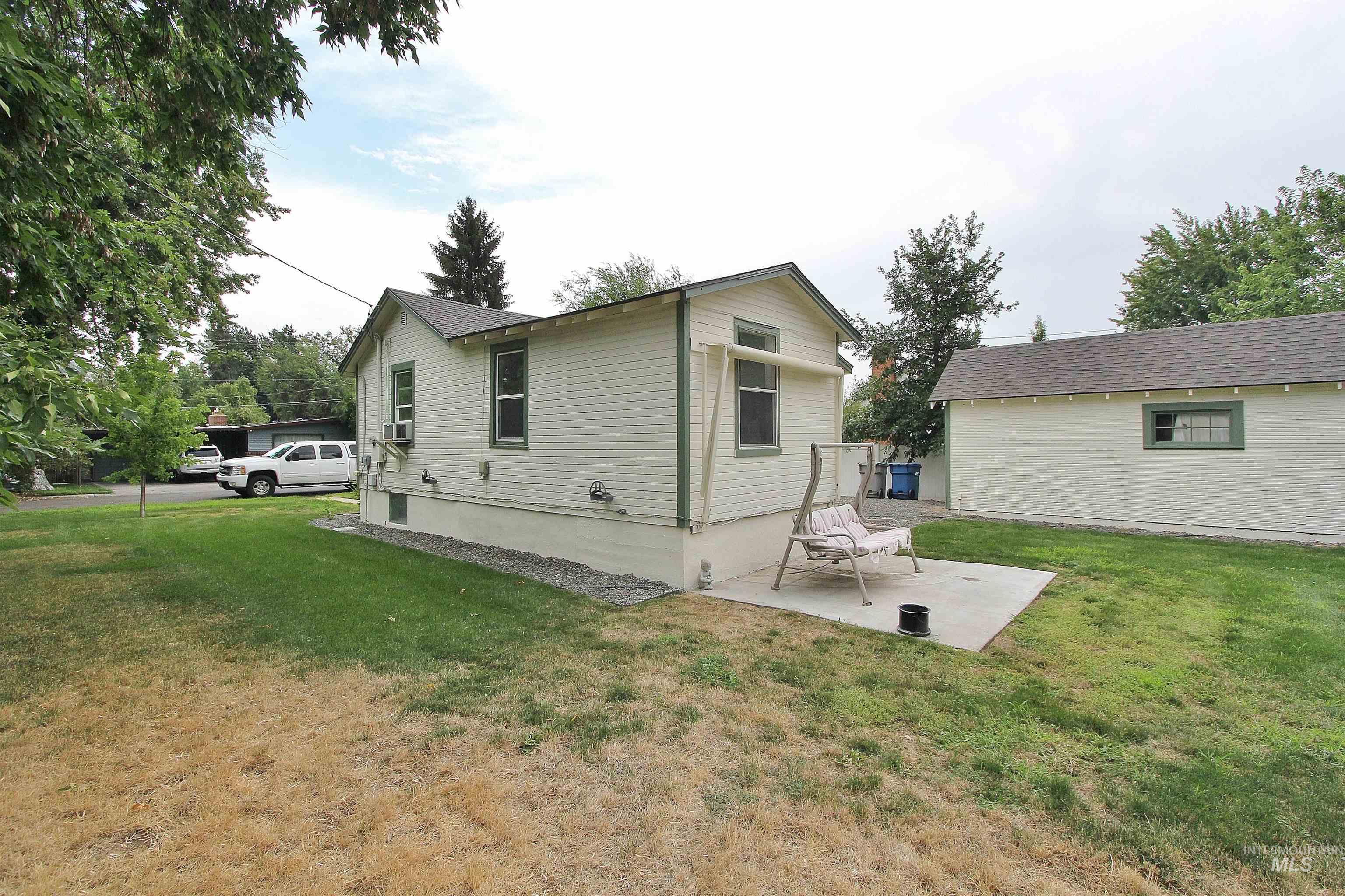 2713 W Wymer St Property Photo 20