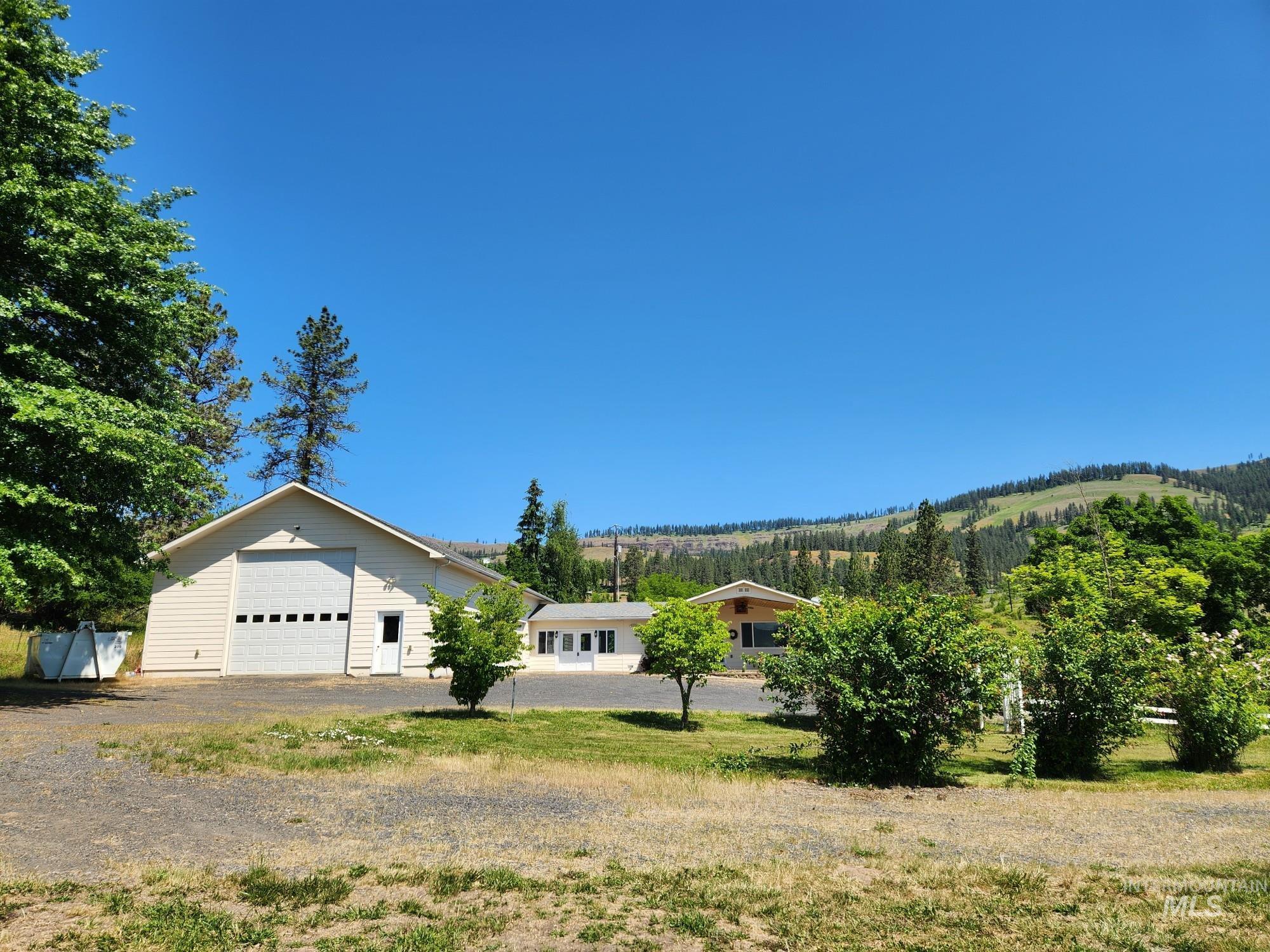 367 Woodland Rd Property Photo 1