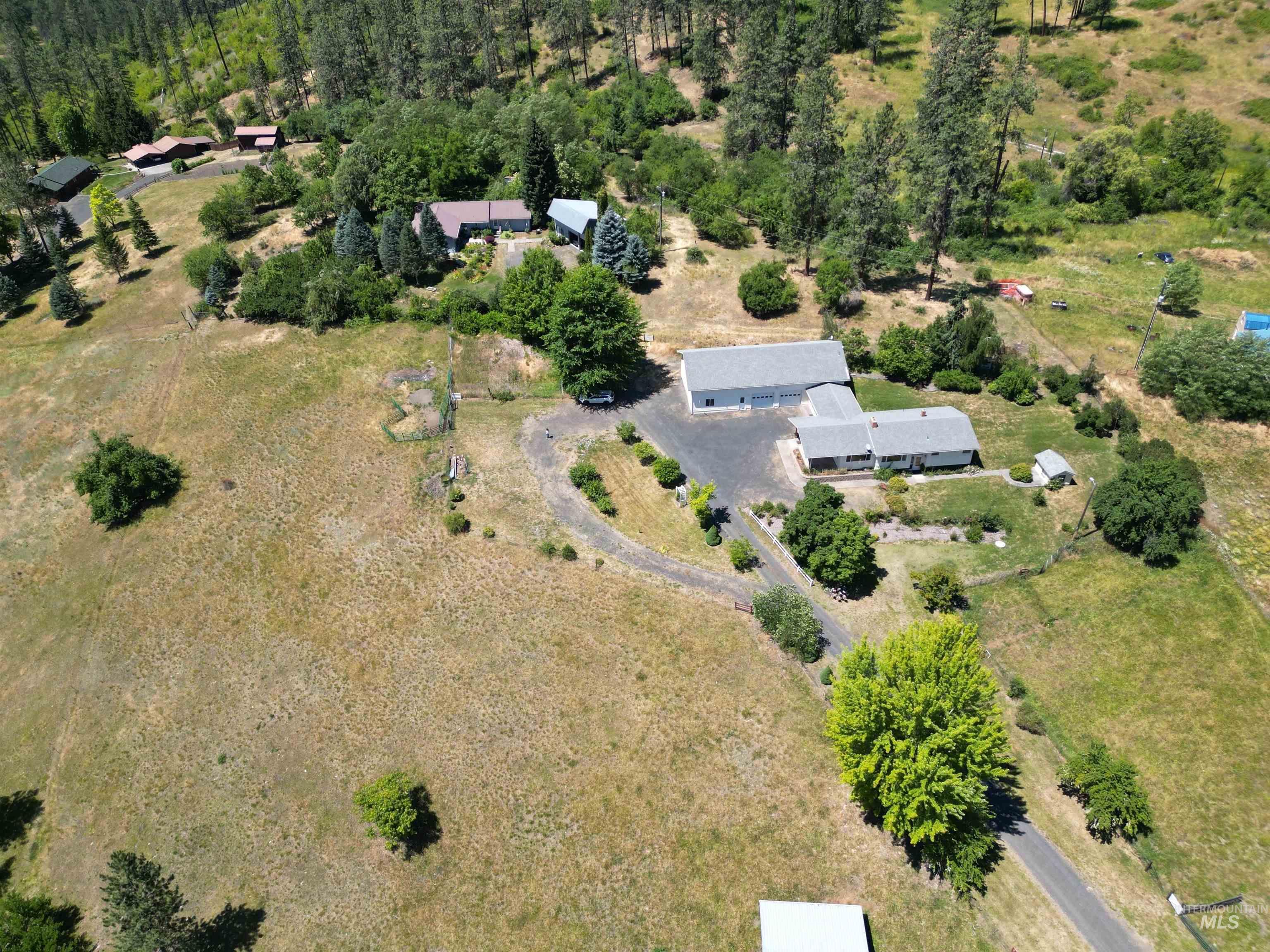 367 Woodland Rd Property Photo 2
