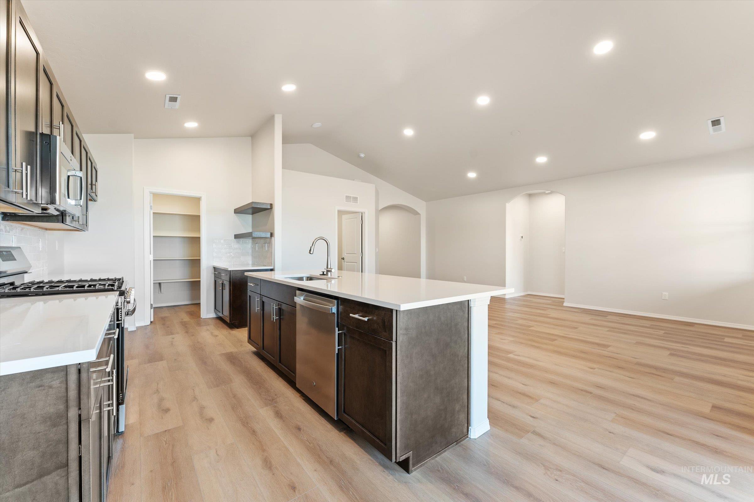 5111 E Pepper St Property Photo 4