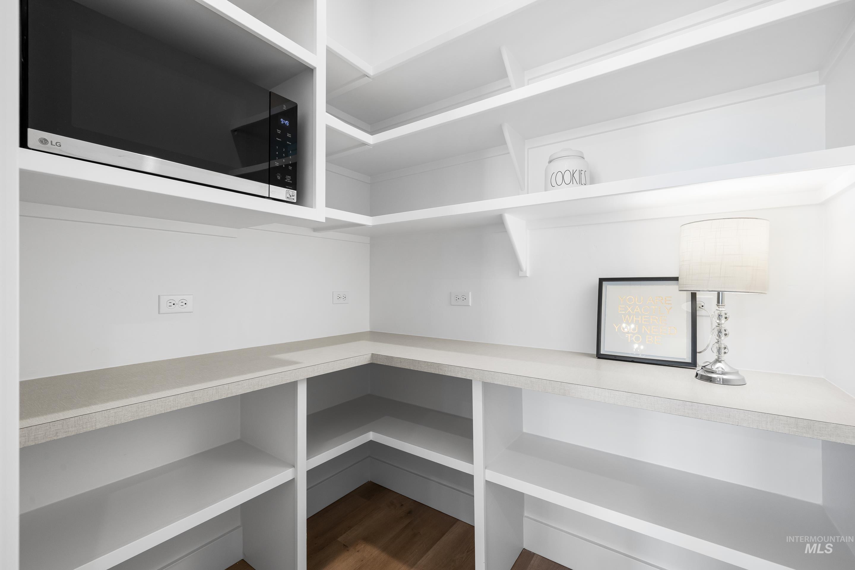 82 E Jarvis St. Property Photo 22