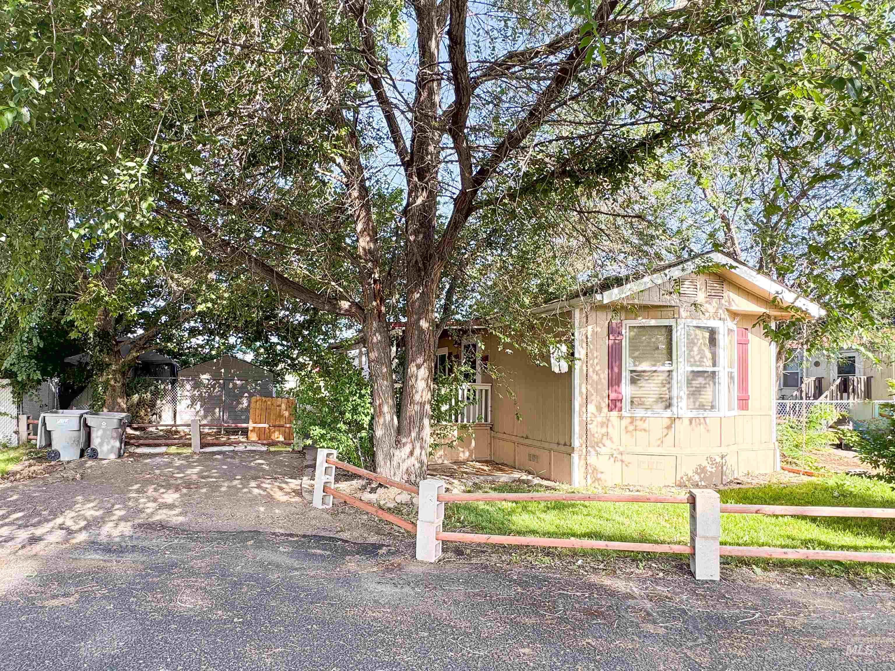 711 Round Valley Property Photo 1