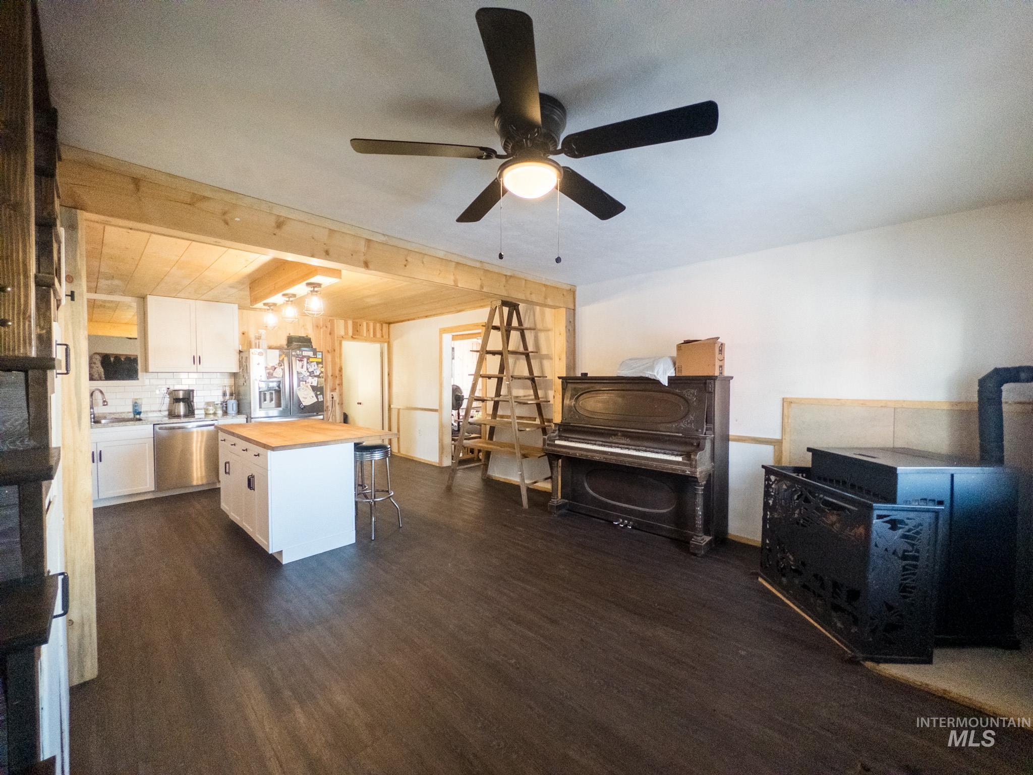 140 S Railroad St Property Photo 8