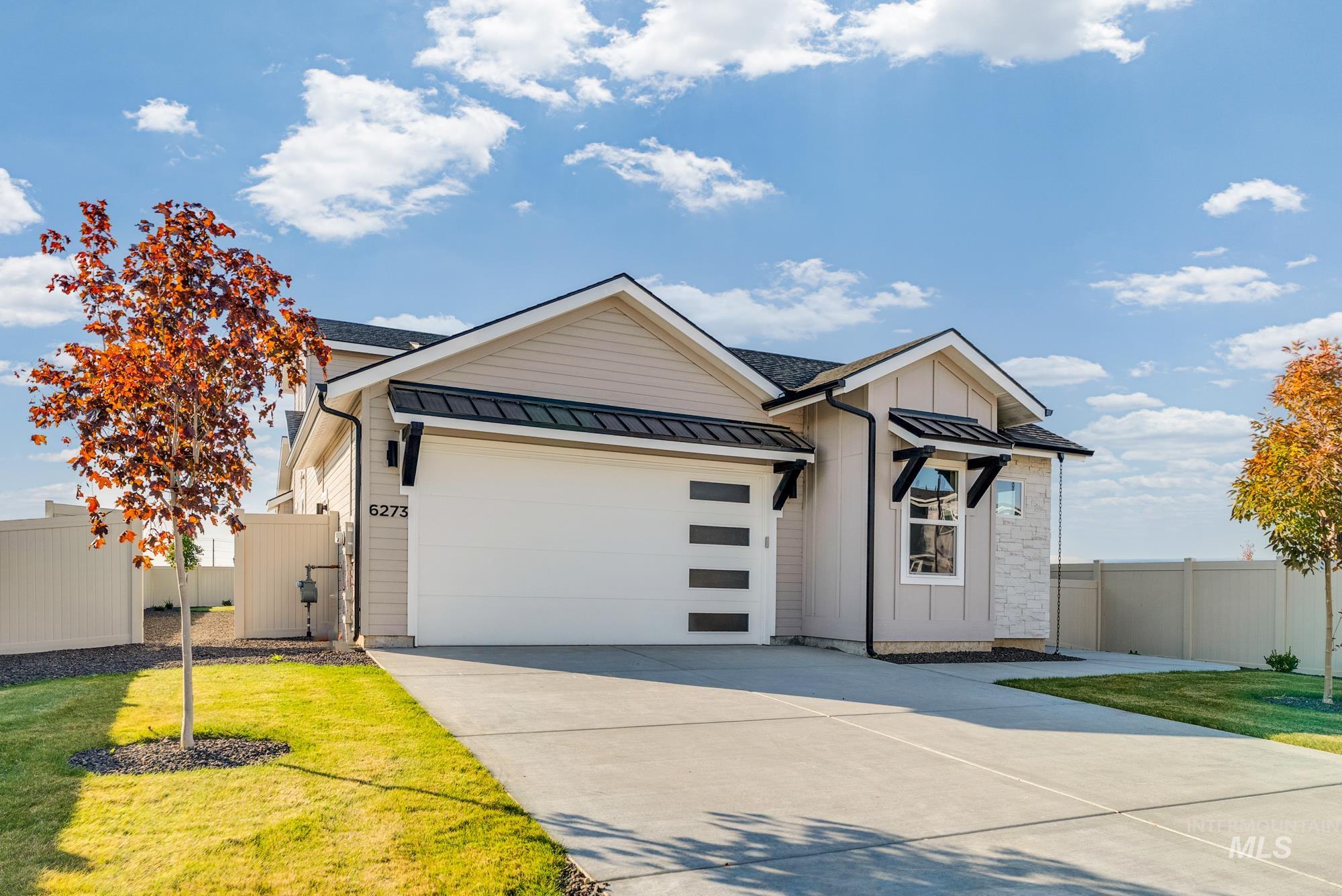 6273 S Binky Ave Property Photo 2