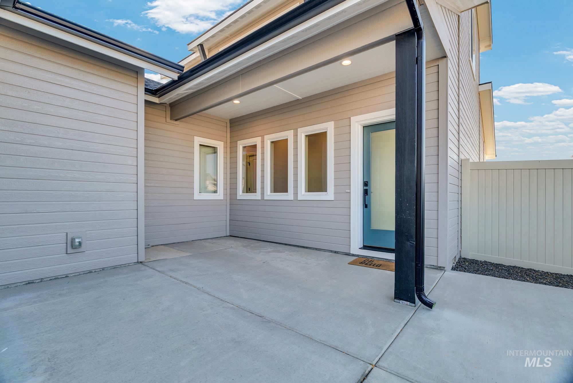 6273 S Binky Ave Property Photo 3