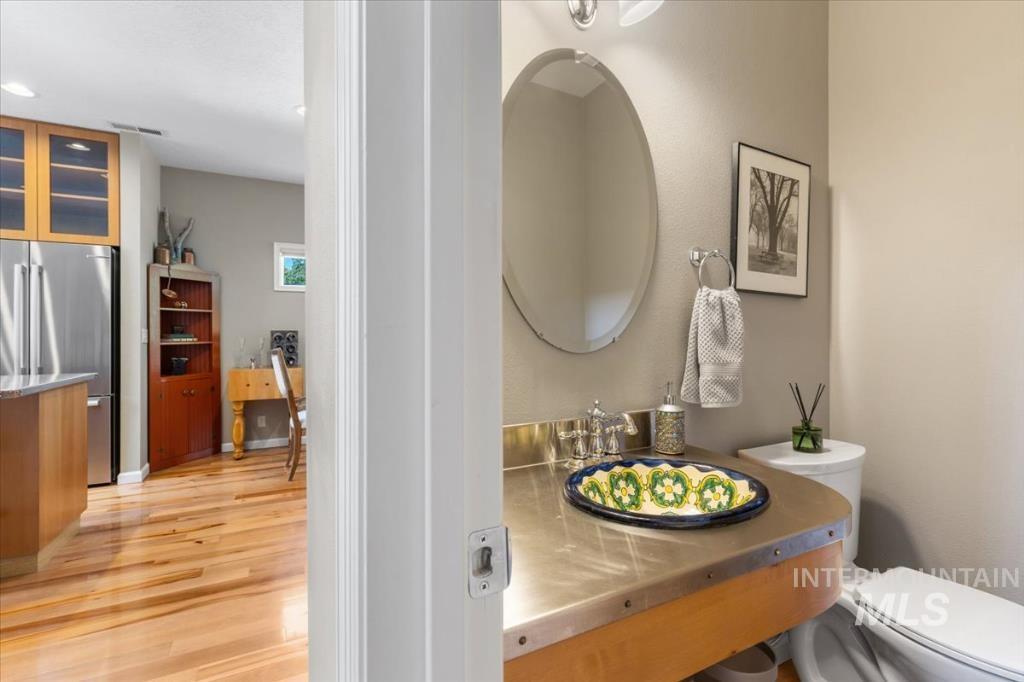 1313 W Eastman St Property Photo 15