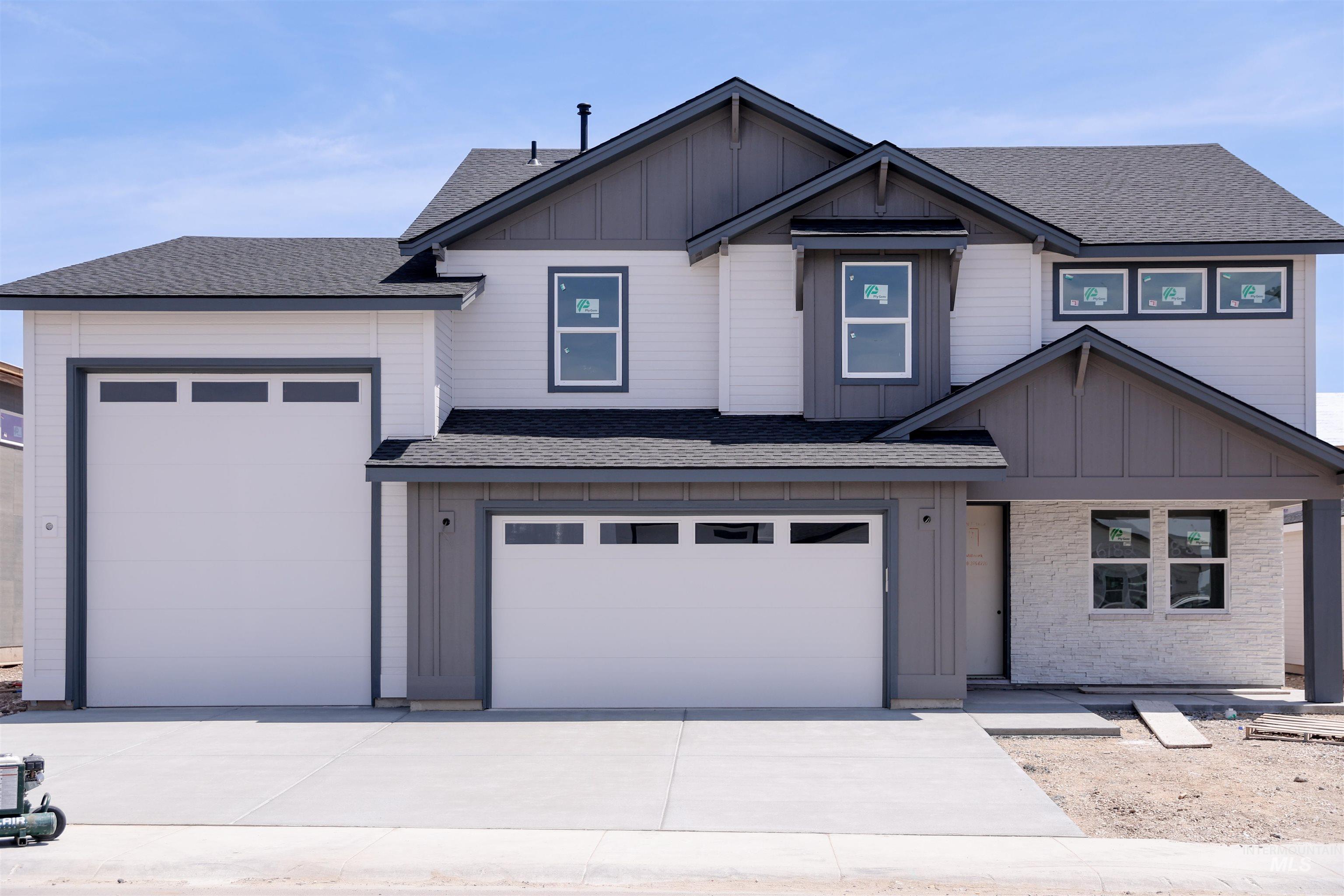 2701 W Gidran Property Photo 1