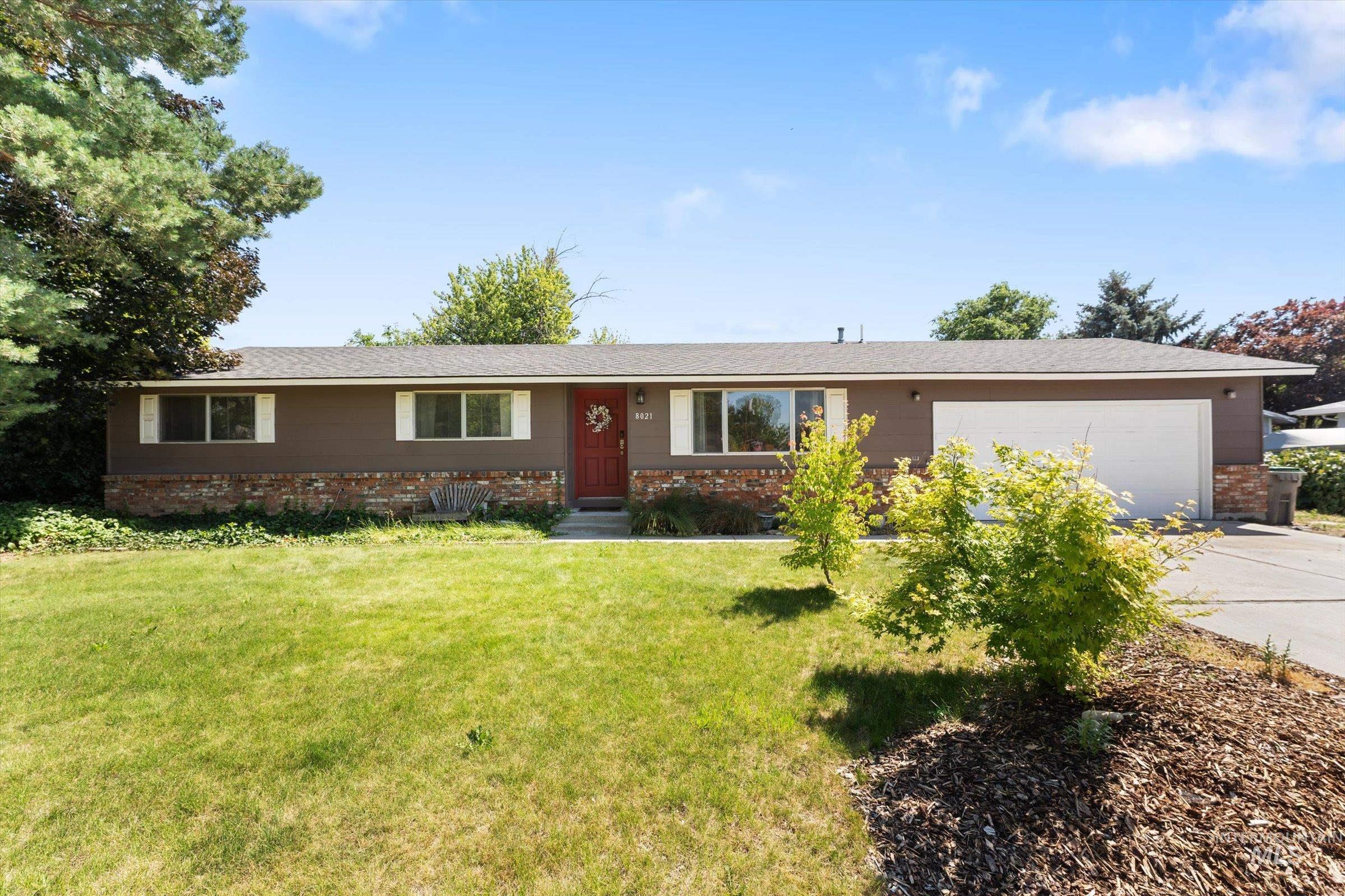 8021 W Hummel Dr, Property Photo 1