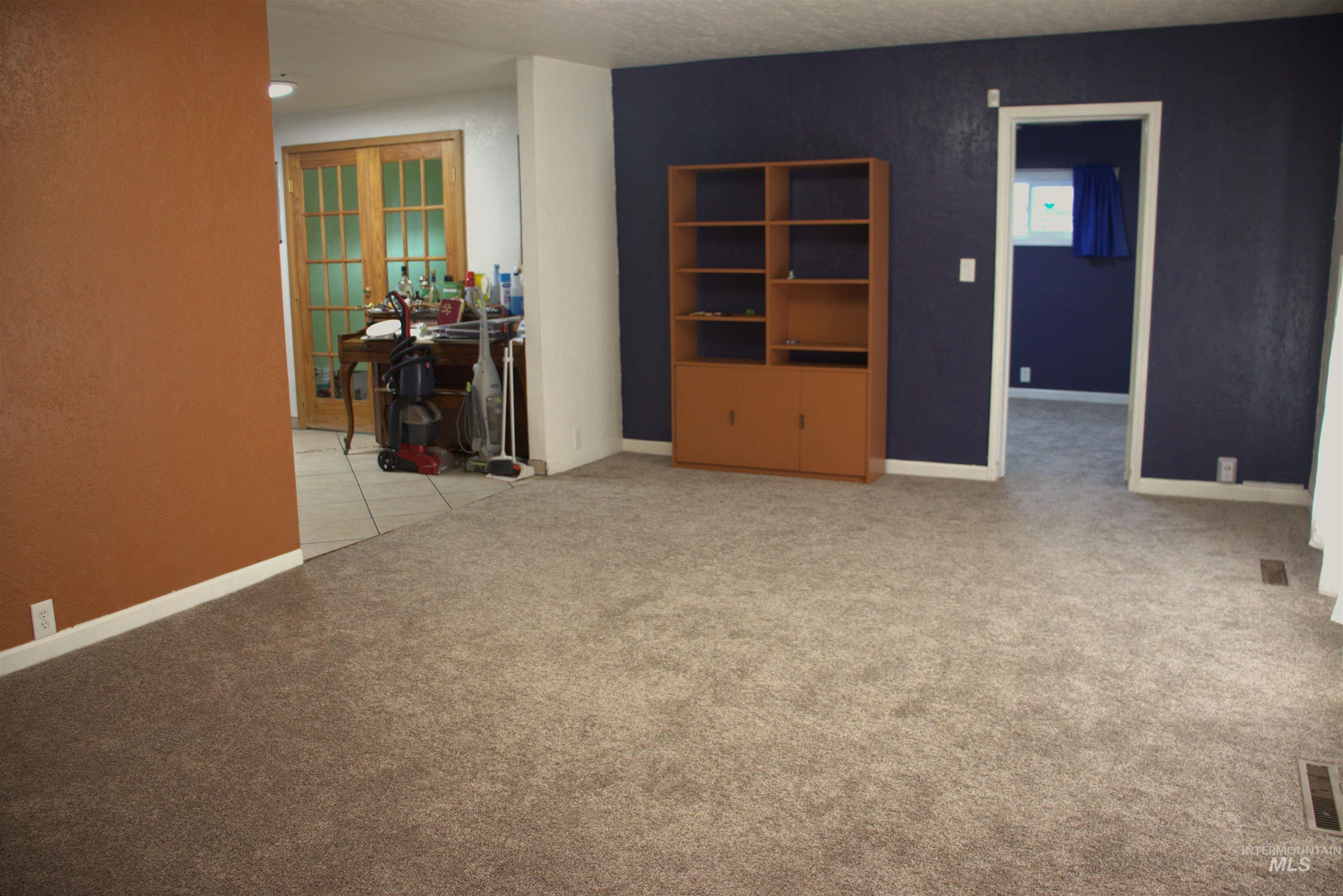 249 W North St Property Photo 2