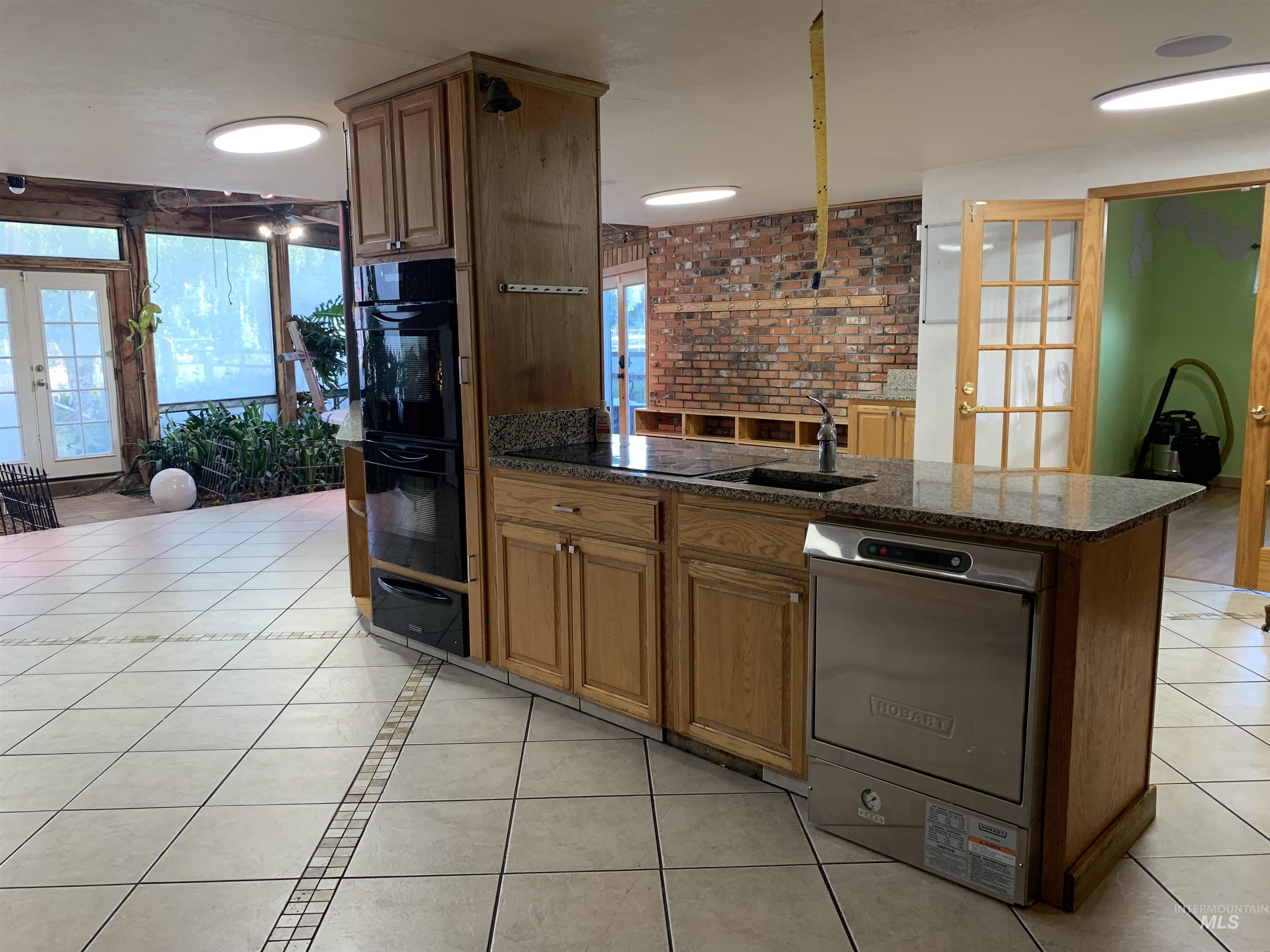 249 W North St Property Photo 4