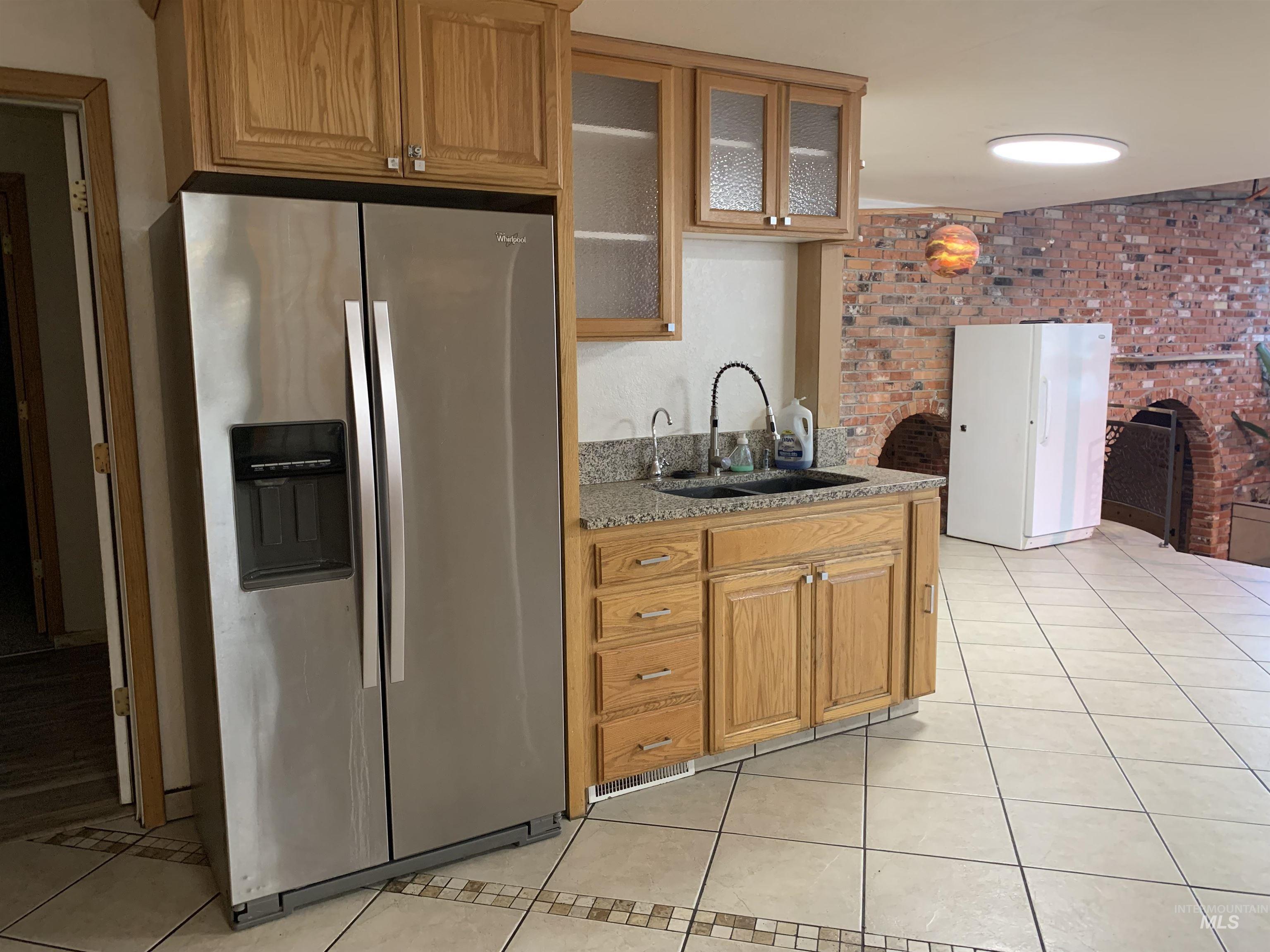 249 W North St Property Photo 6