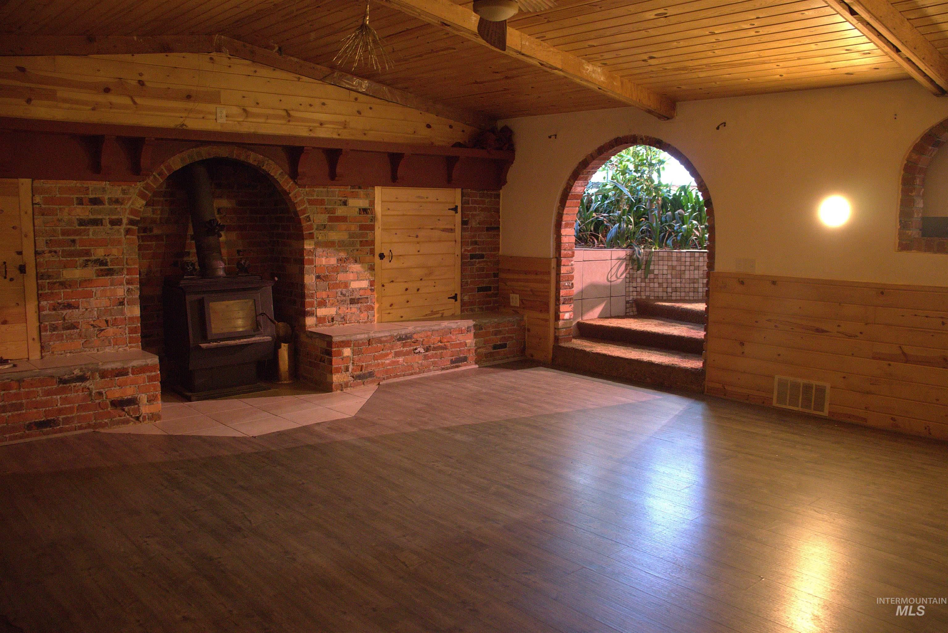 249 W North St Property Photo 7