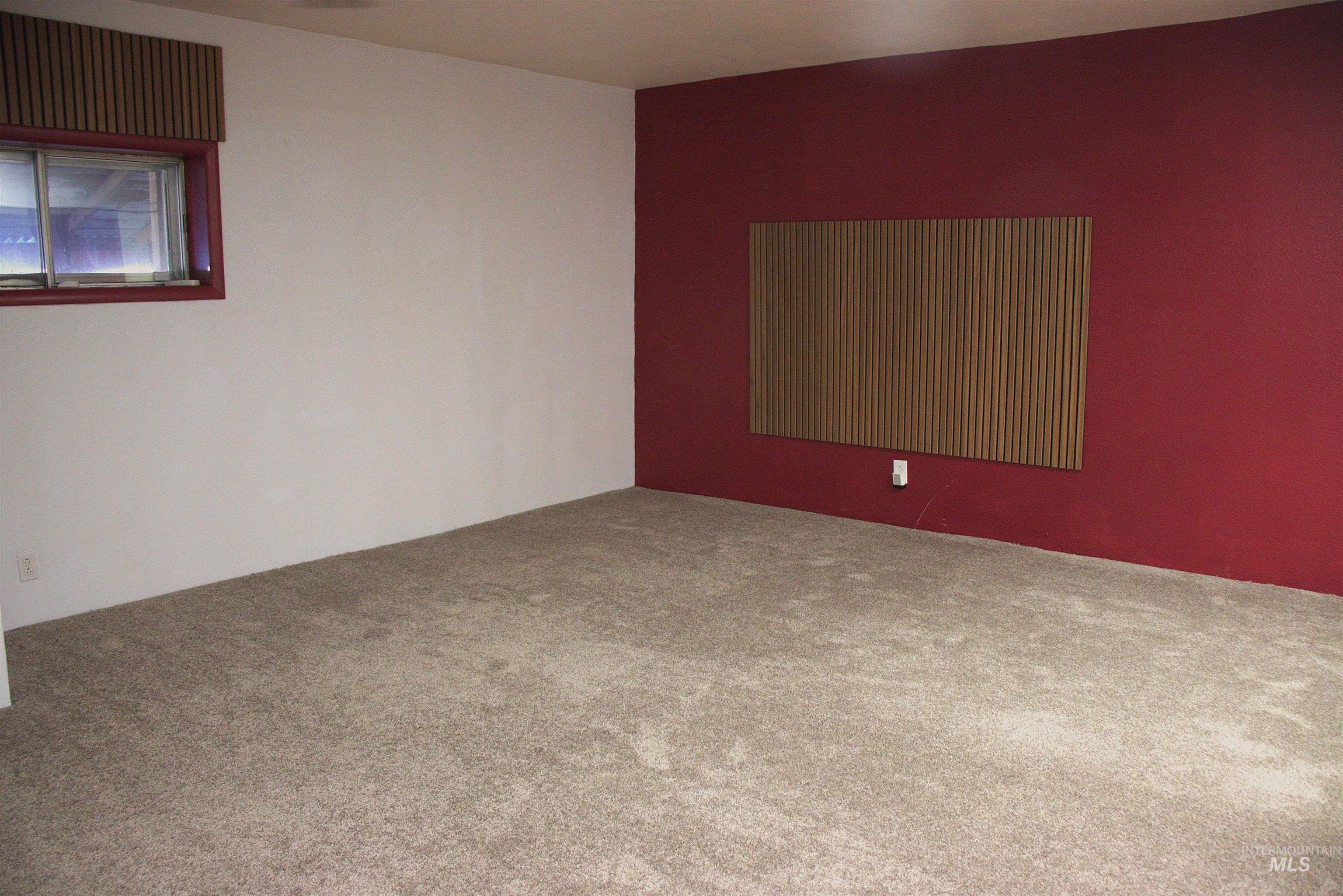 249 W North St Property Photo 8