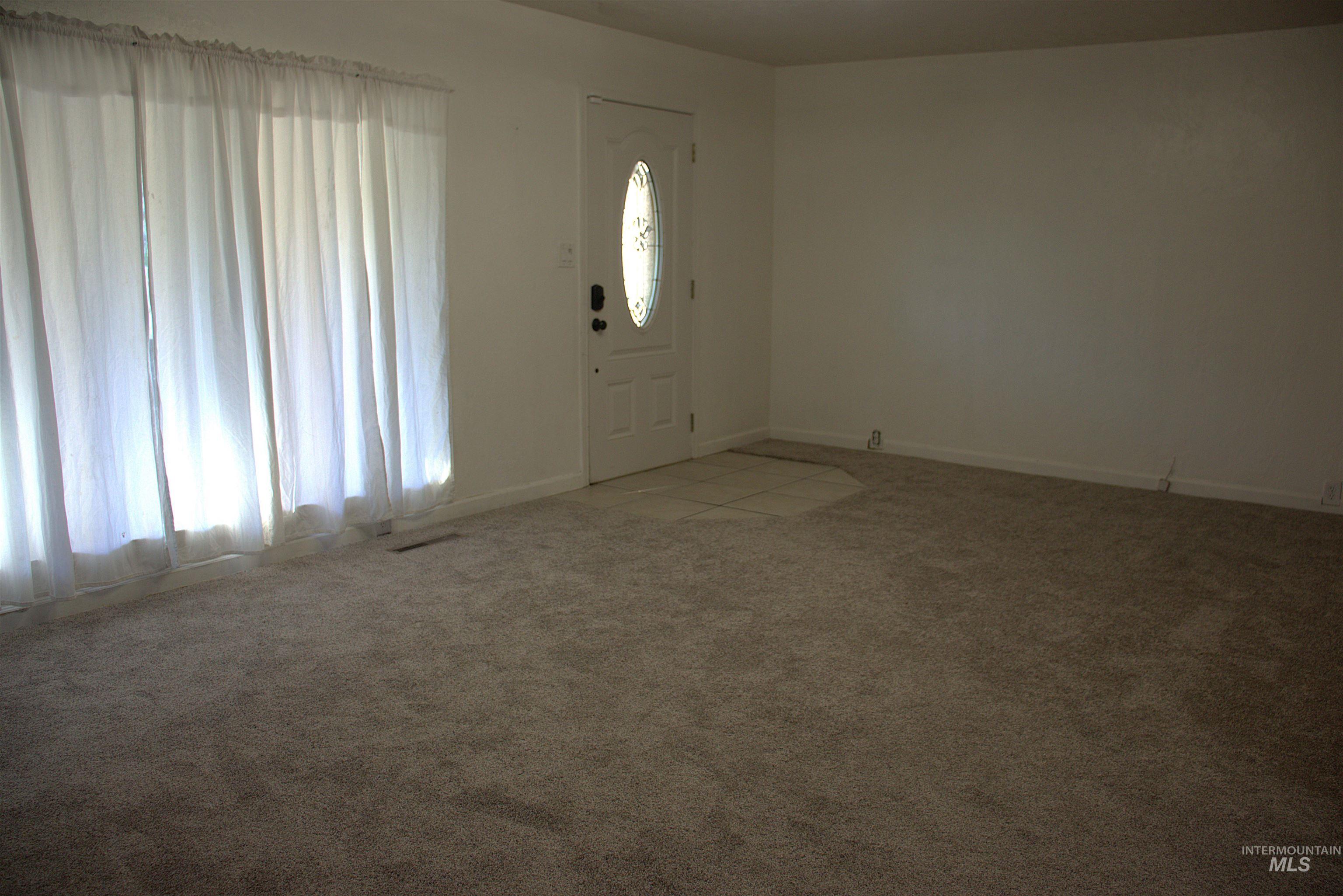 249 W North St Property Photo 9