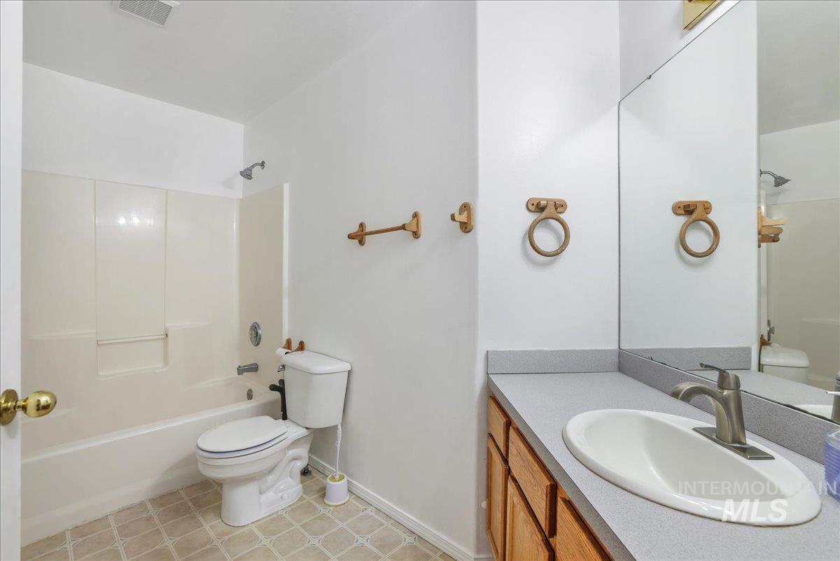 1670 E 1500 S Property Photo 16