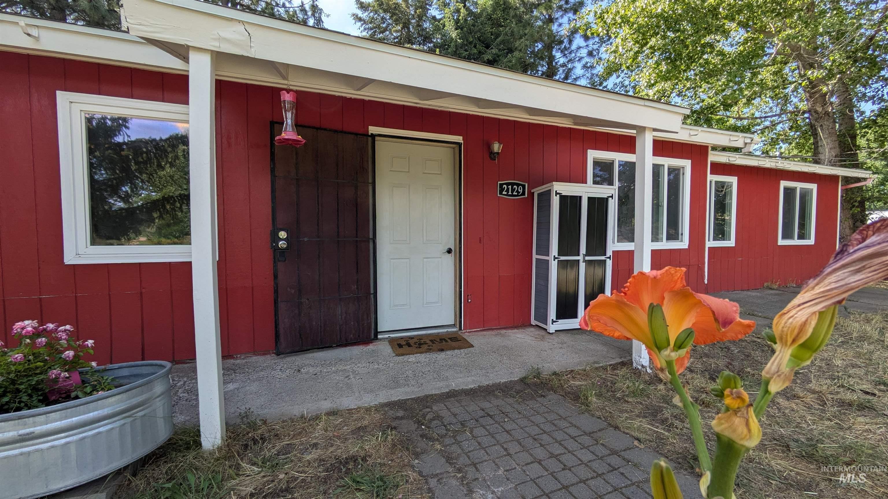 2129 N Polk Ext Property Photo 1