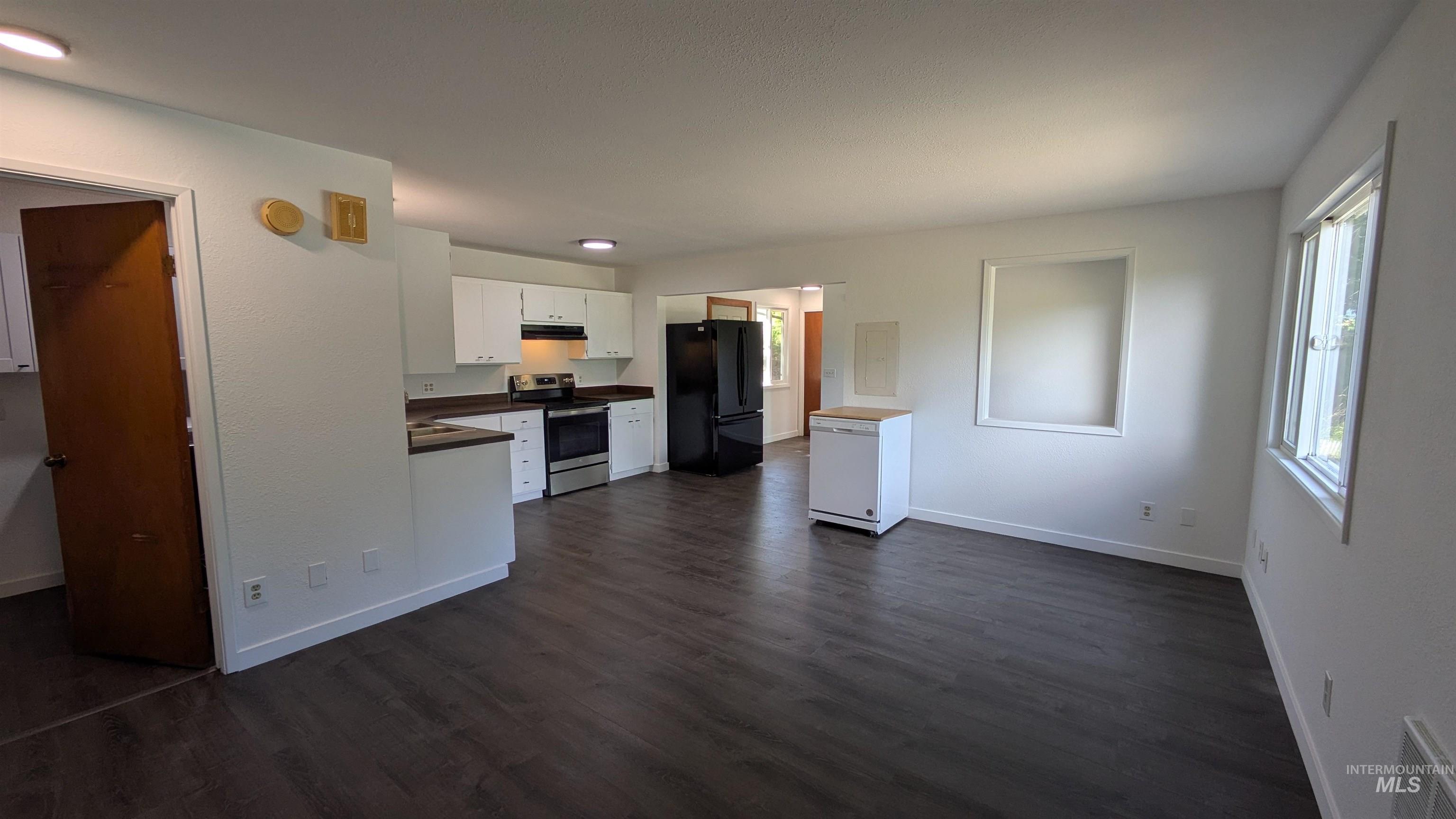 2129 N Polk Ext Property Photo 2
