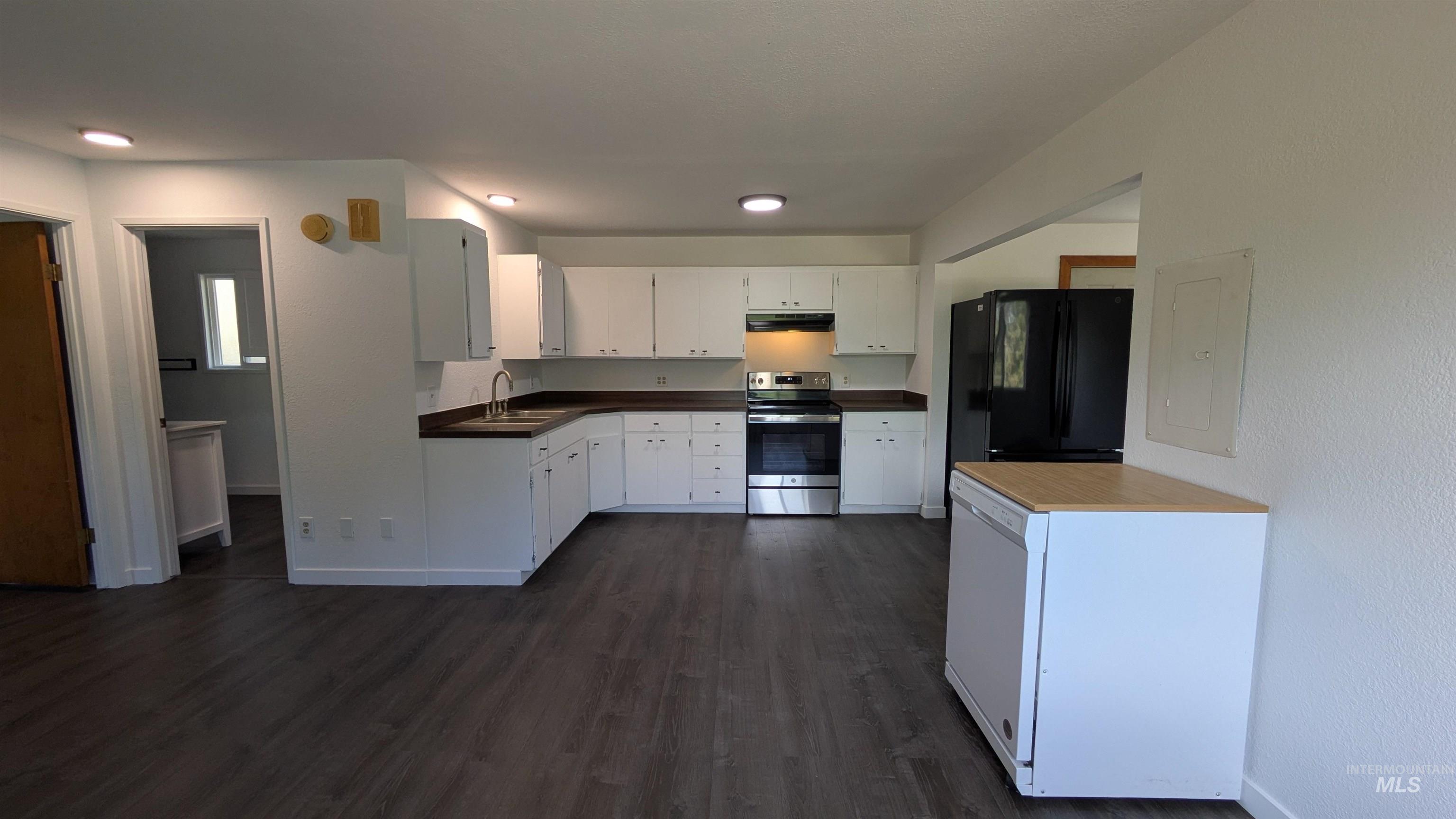 2129 N Polk Ext Property Photo 3