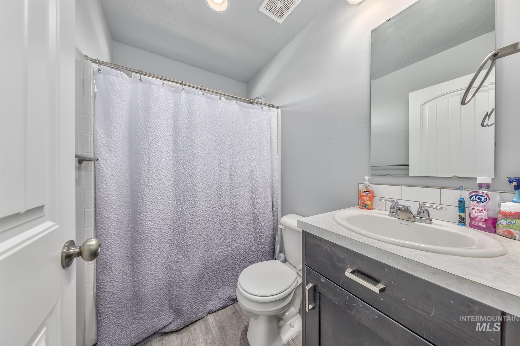 810 Grove Ln Property Photo 13
