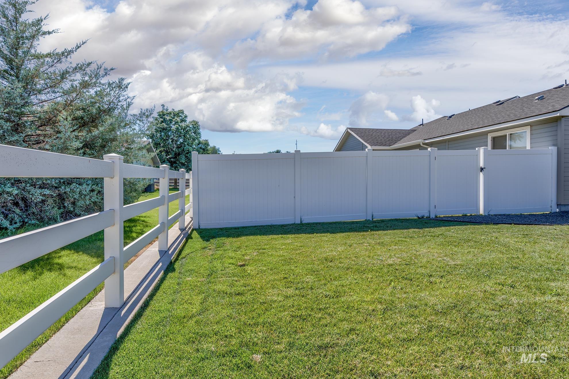 810 Grove Ln Property Photo 31