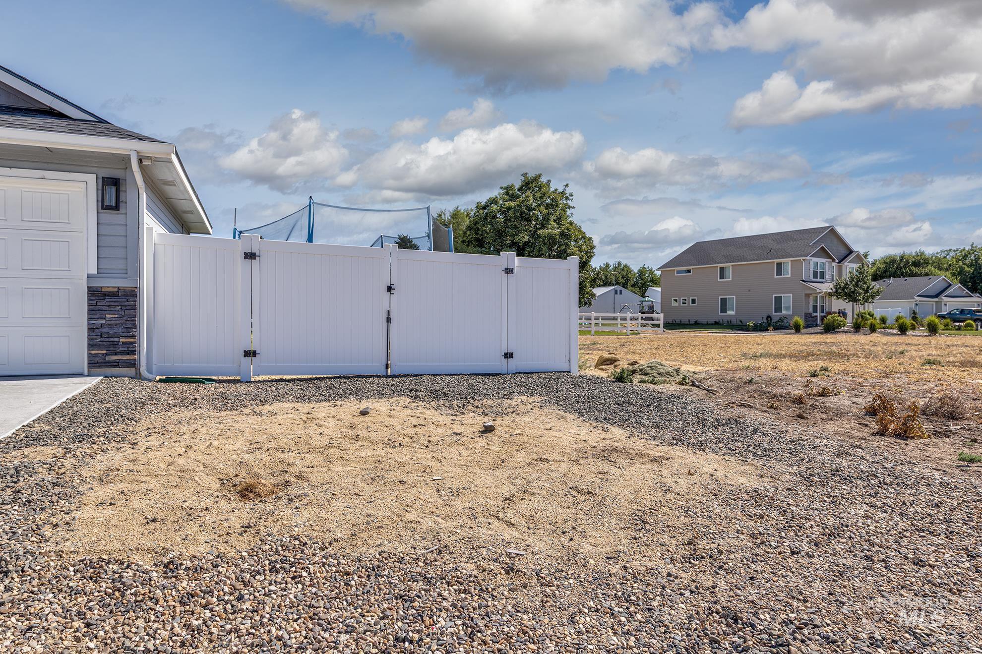 810 Grove Ln Property Photo 33