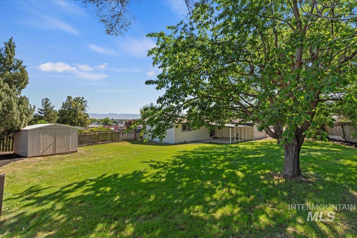11503 W Santa Barbara Dr Property Photo 3