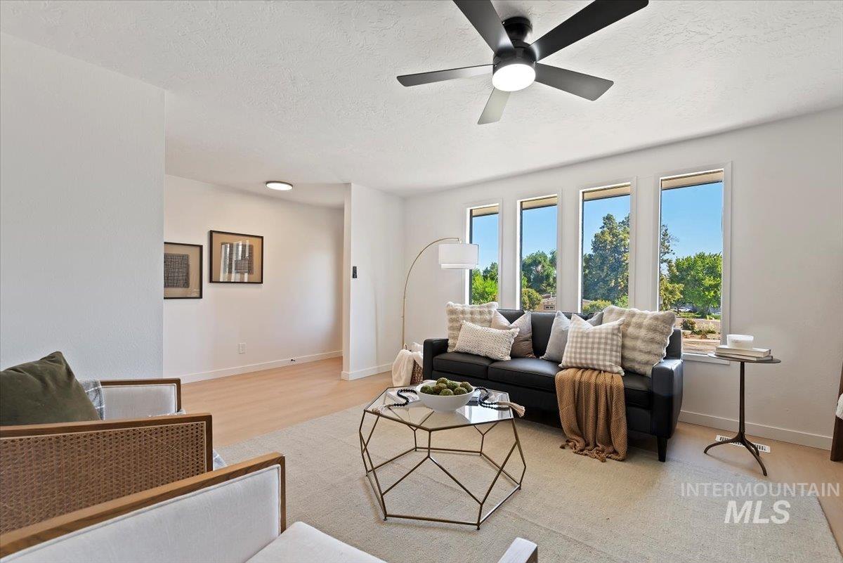 11503 W Santa Barbara Dr Property Photo 6