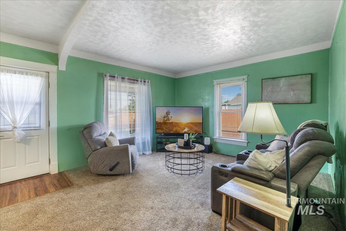 1017 Burley Avenue Property Photo 3