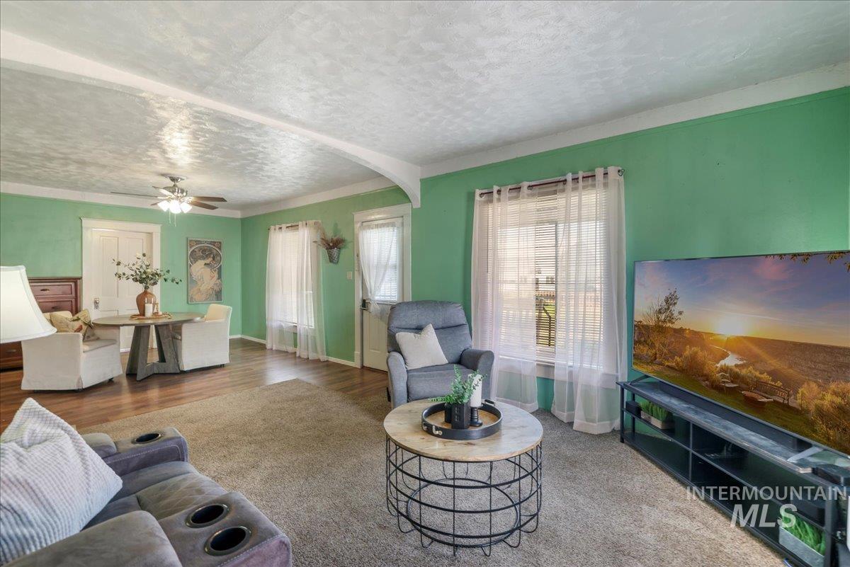 1017 Burley Avenue Property Photo 4