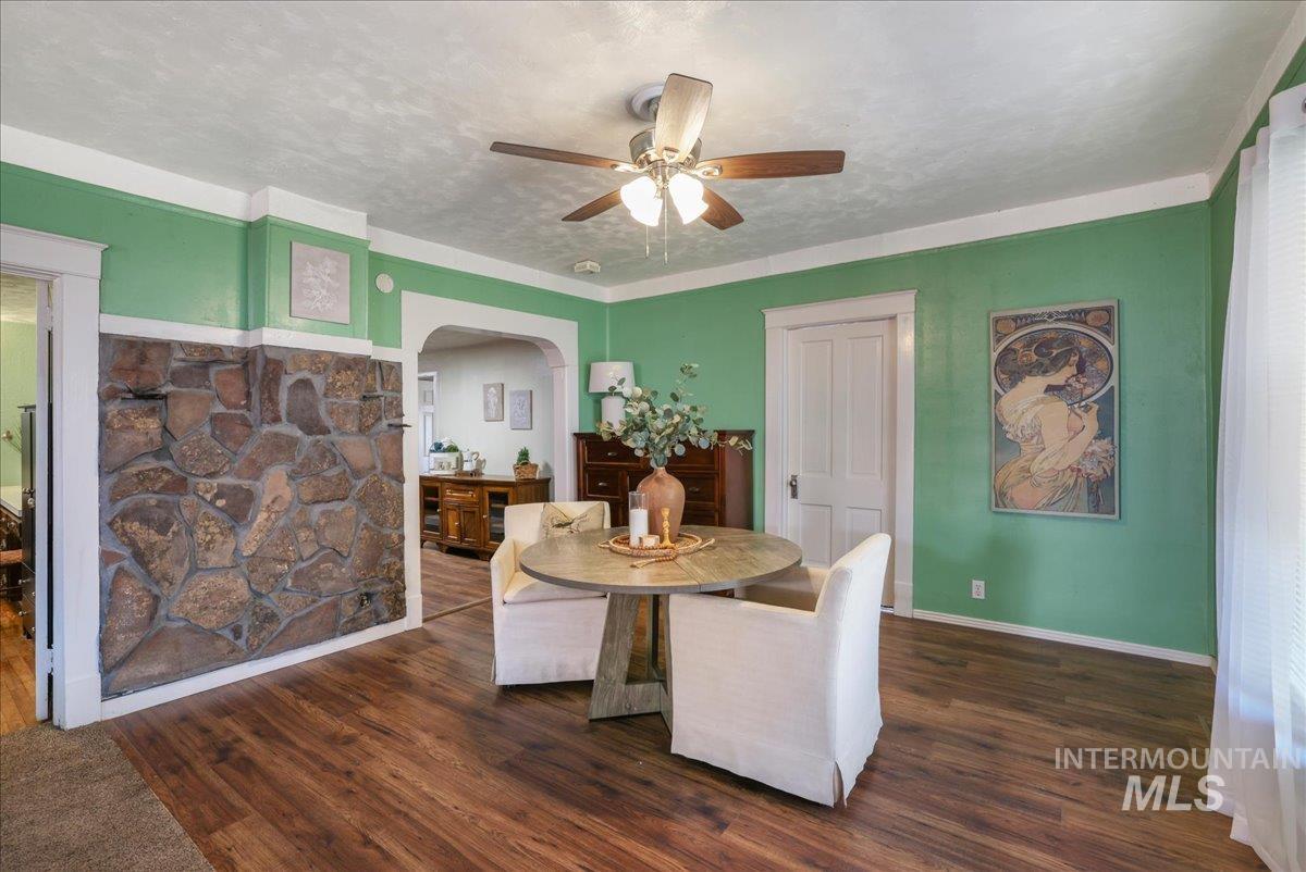 1017 Burley Avenue Property Photo 6