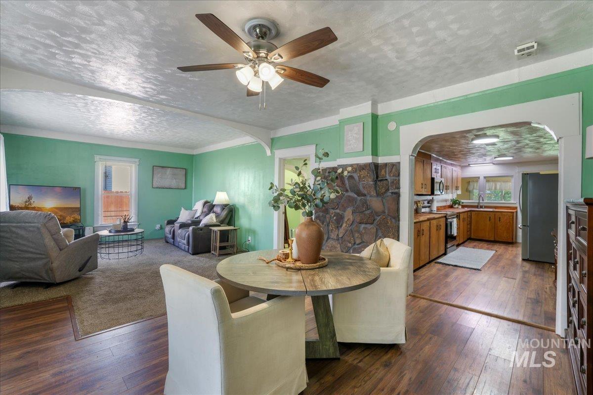 1017 Burley Avenue Property Photo 7
