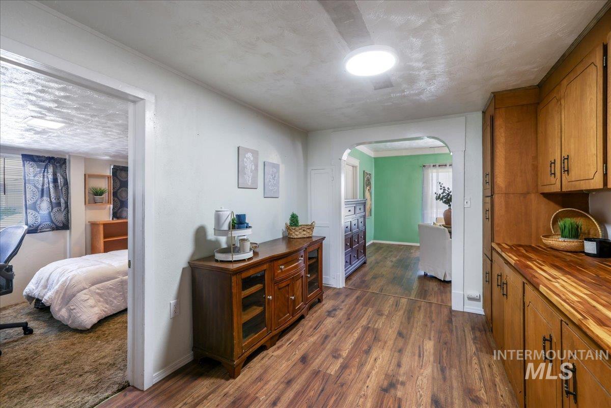 1017 Burley Avenue Property Photo 8